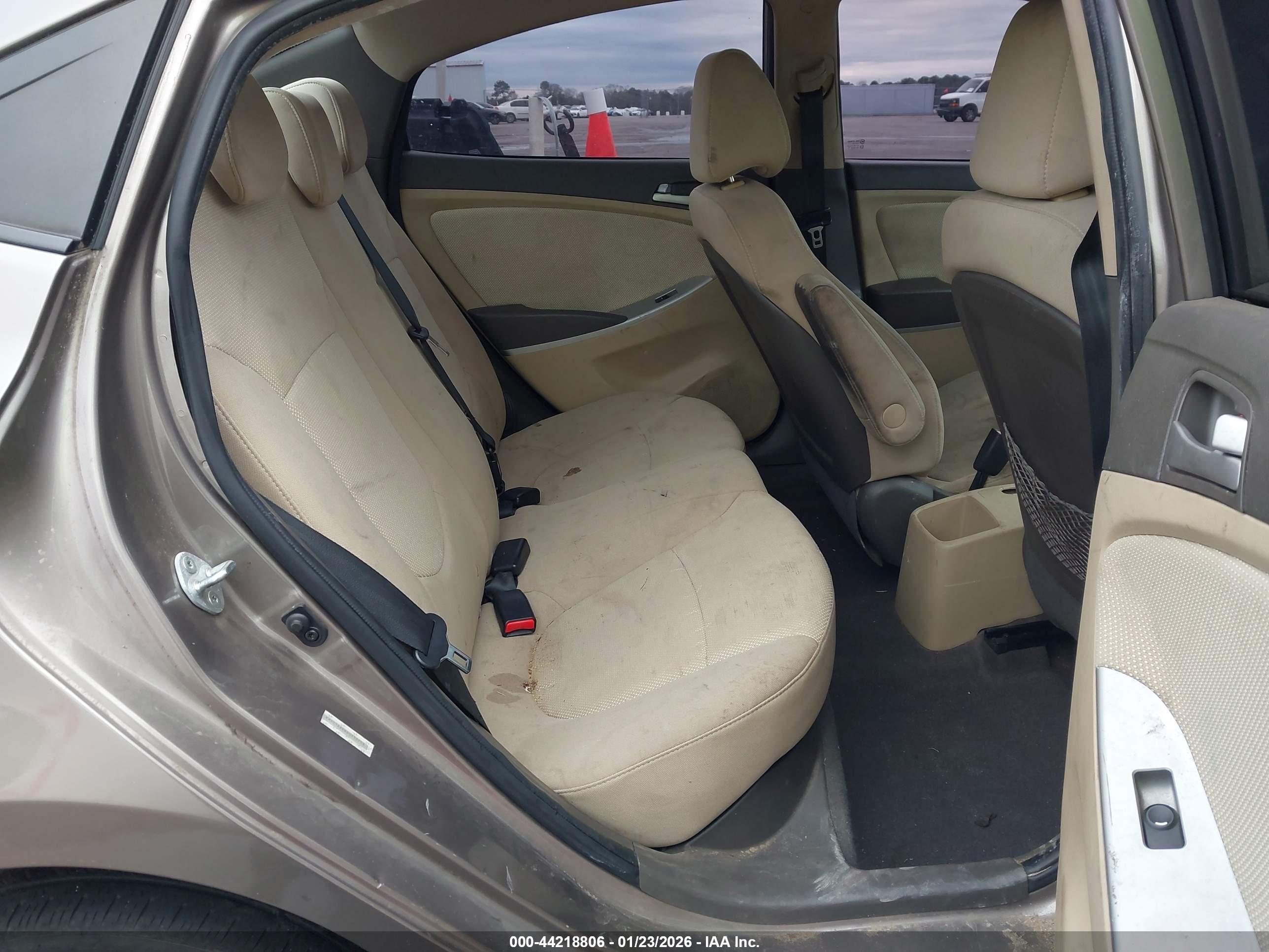 HYUNDAI ACCENT image 8
