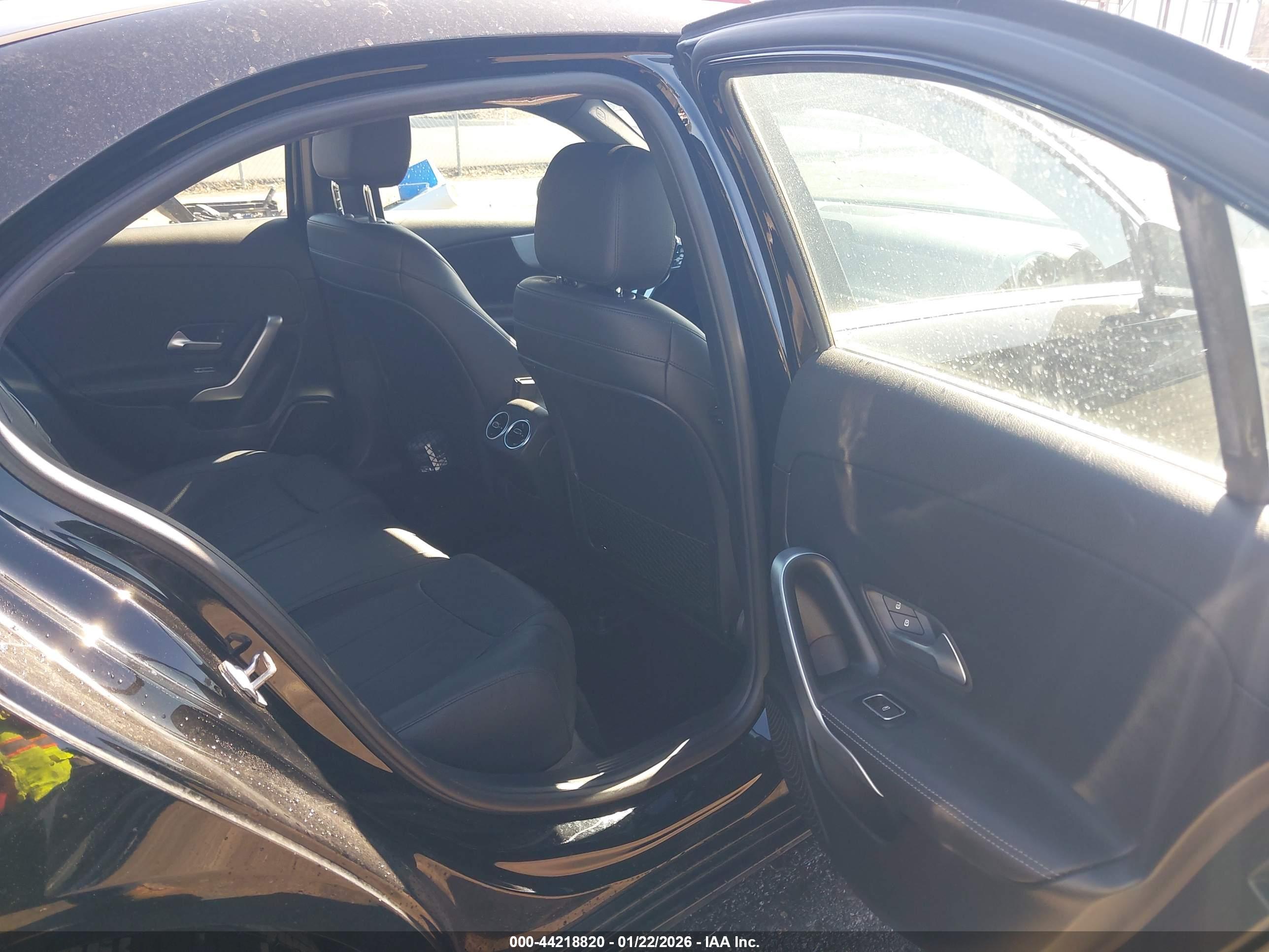 MERCEDES-BENZ A image 8