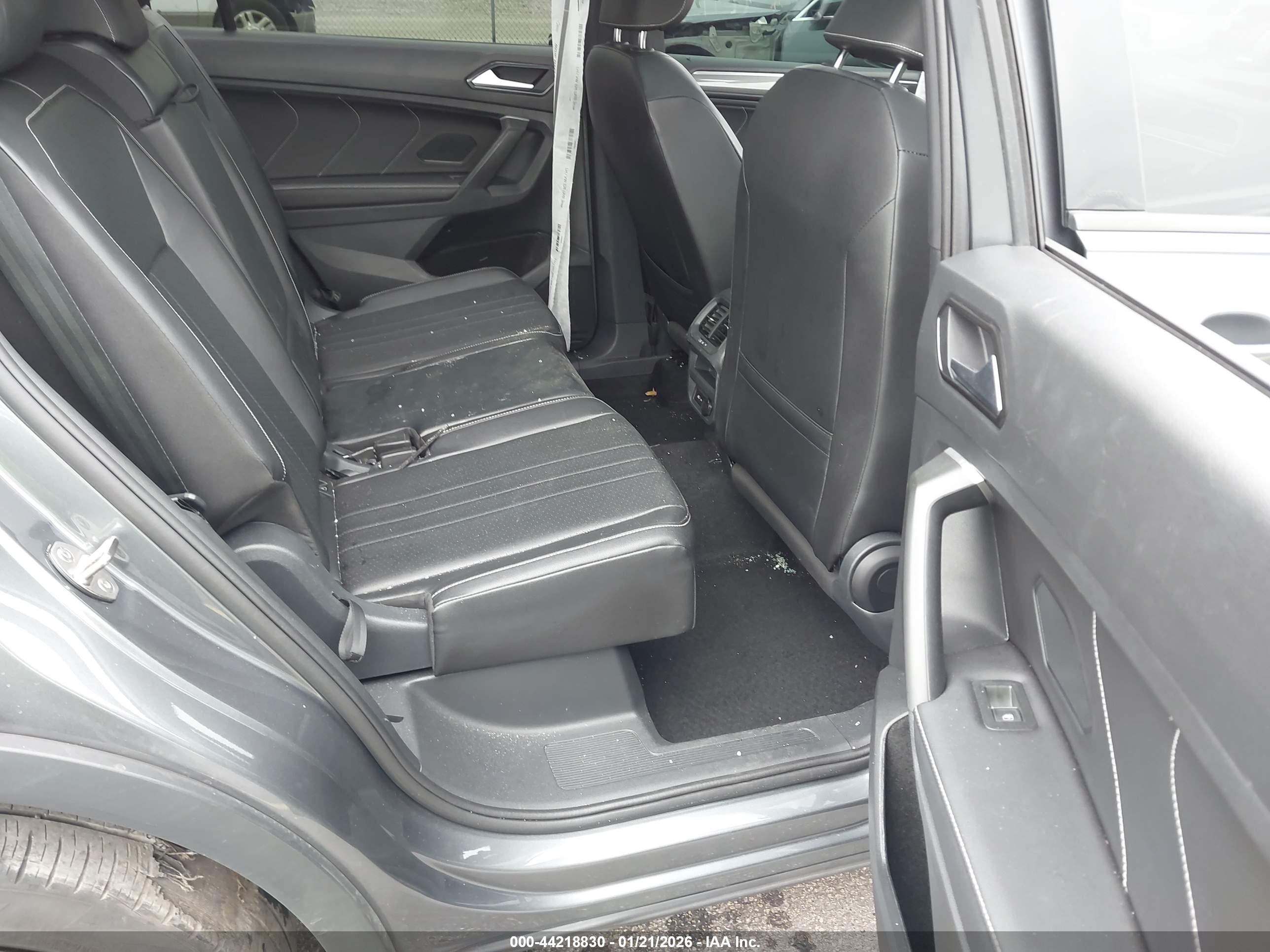 VOLKSWAGEN TIGUAN image 8