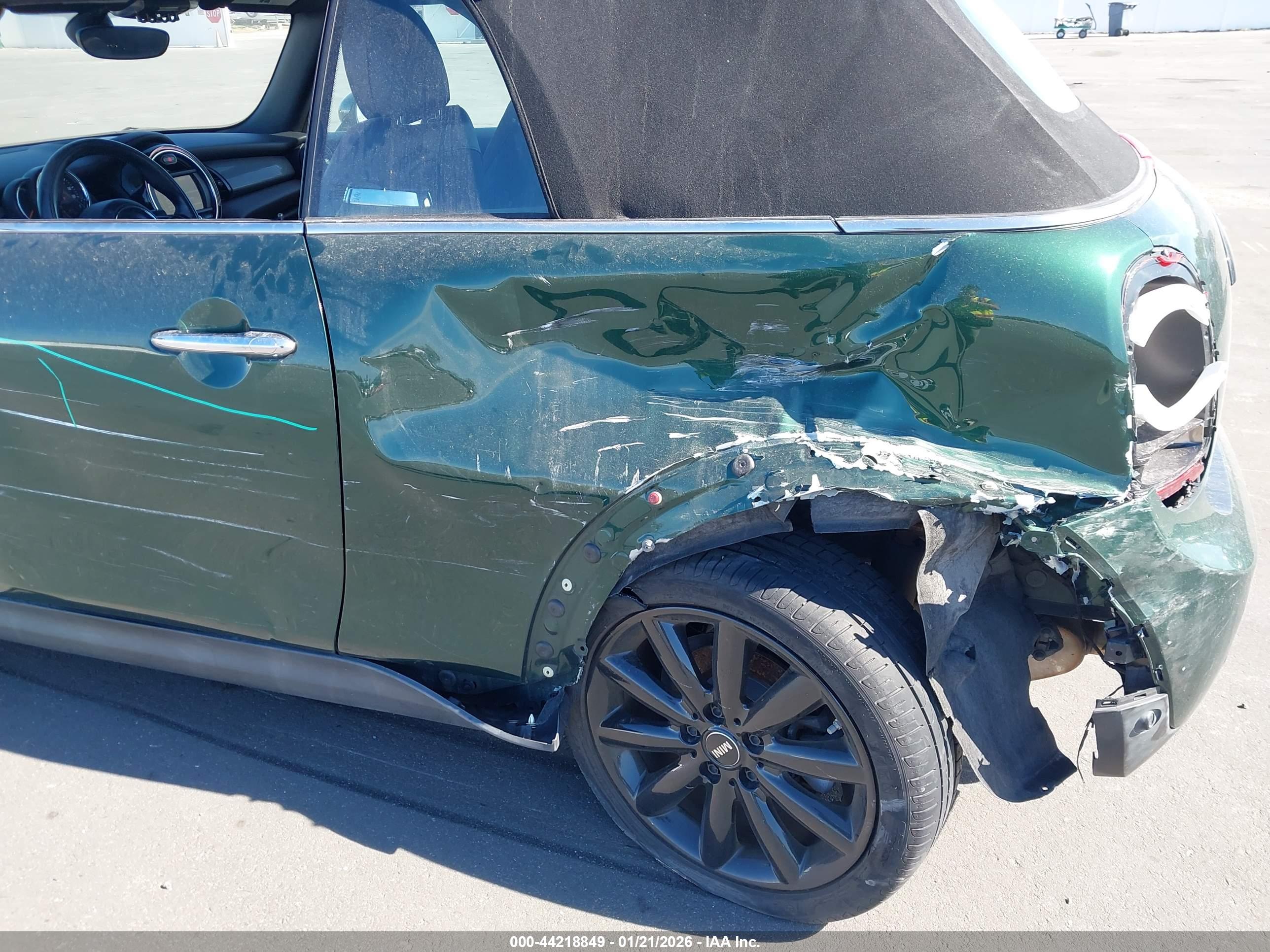 MINI CONVERTIBLE image 6