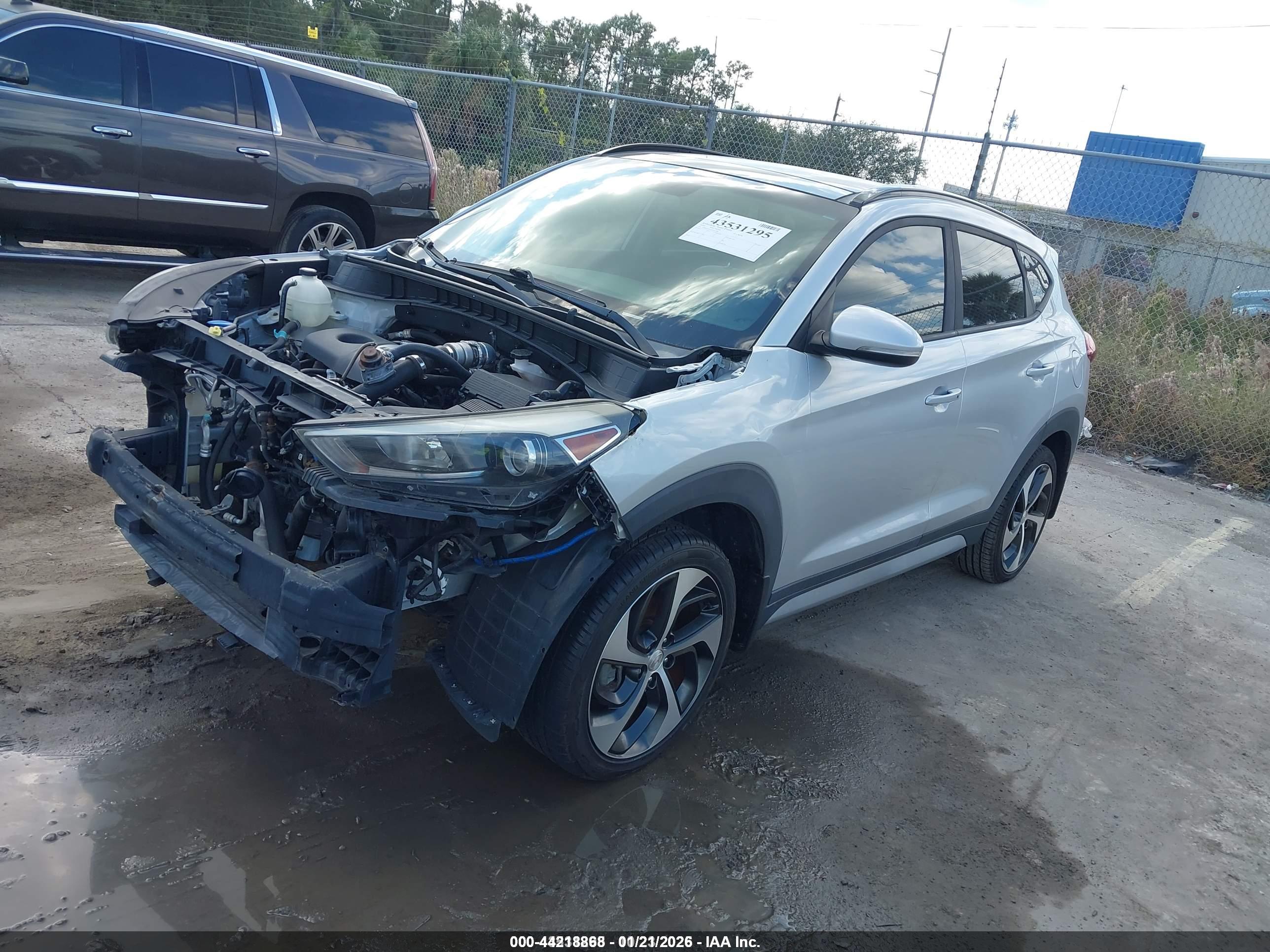 HYUNDAI TUCSON image 2
