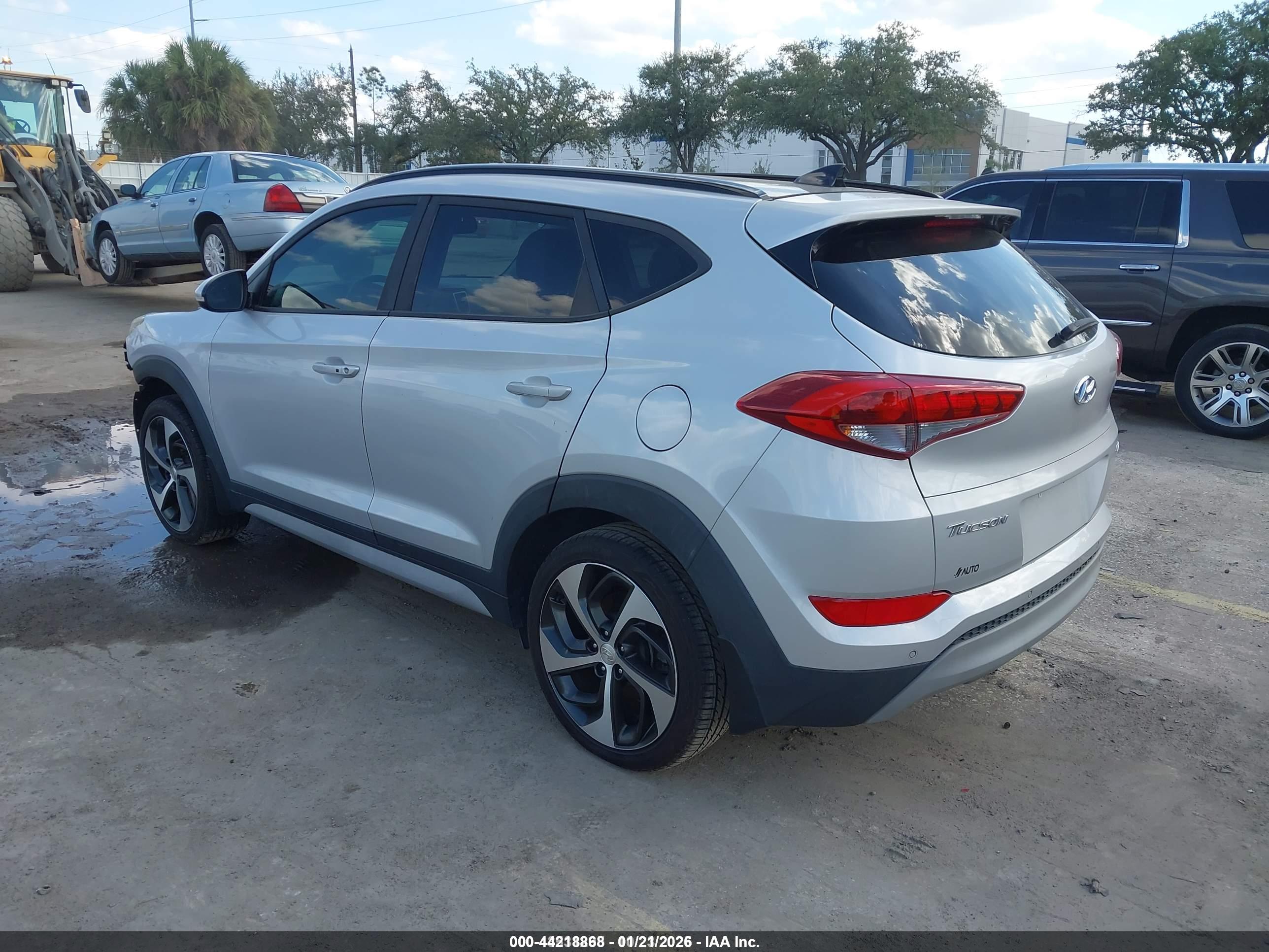 HYUNDAI TUCSON image 3