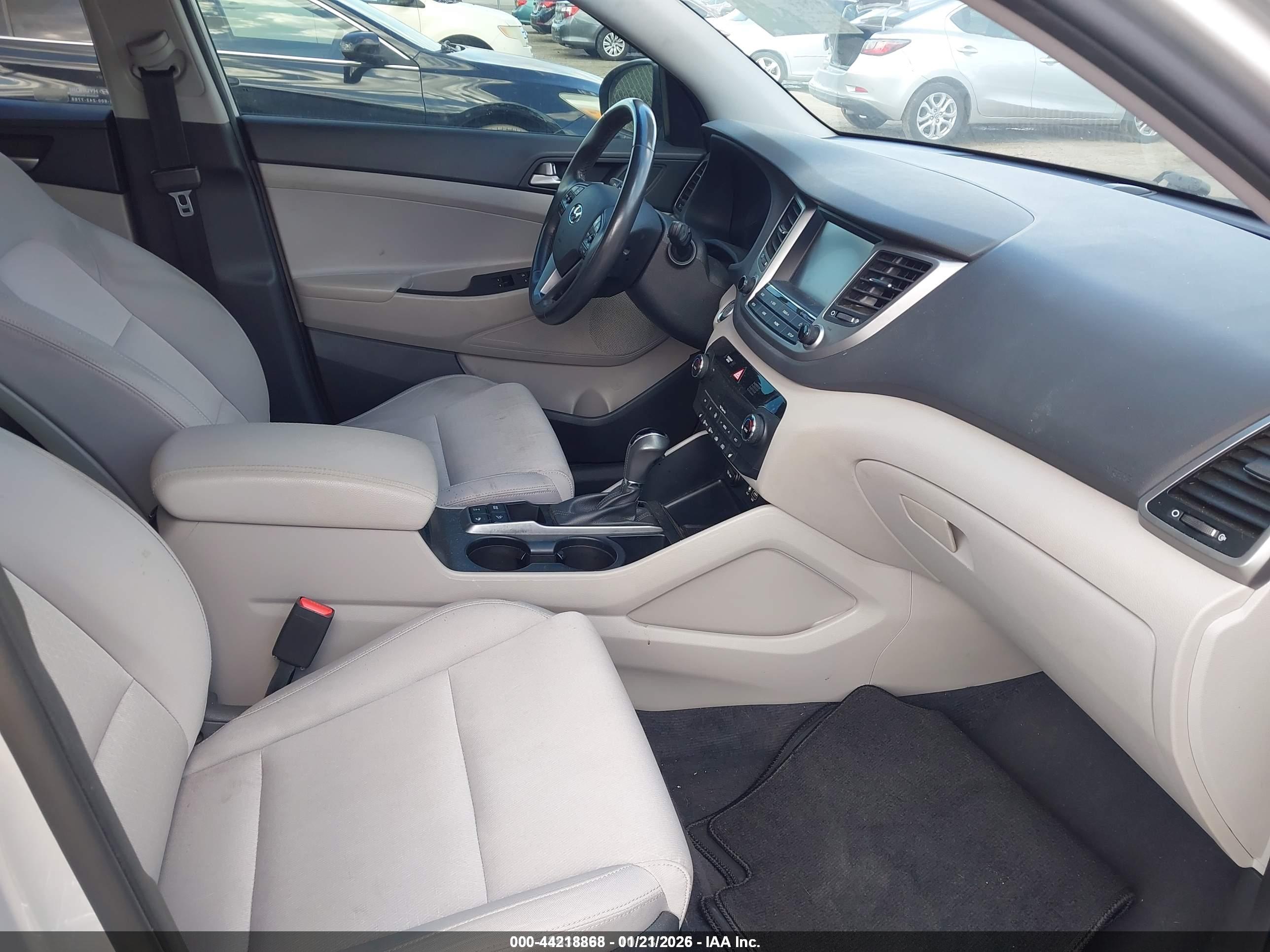 HYUNDAI TUCSON image 5