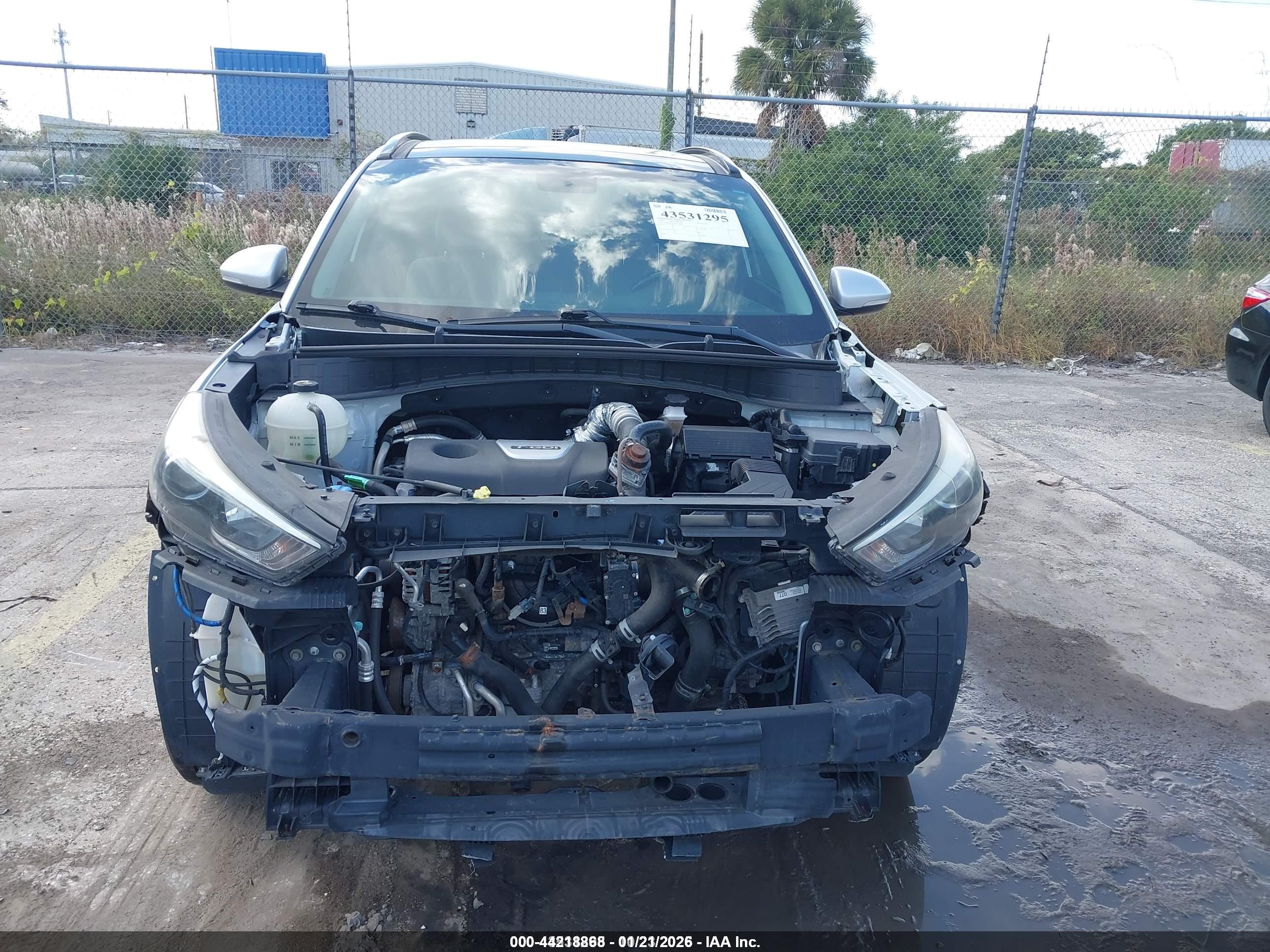 HYUNDAI TUCSON image 6