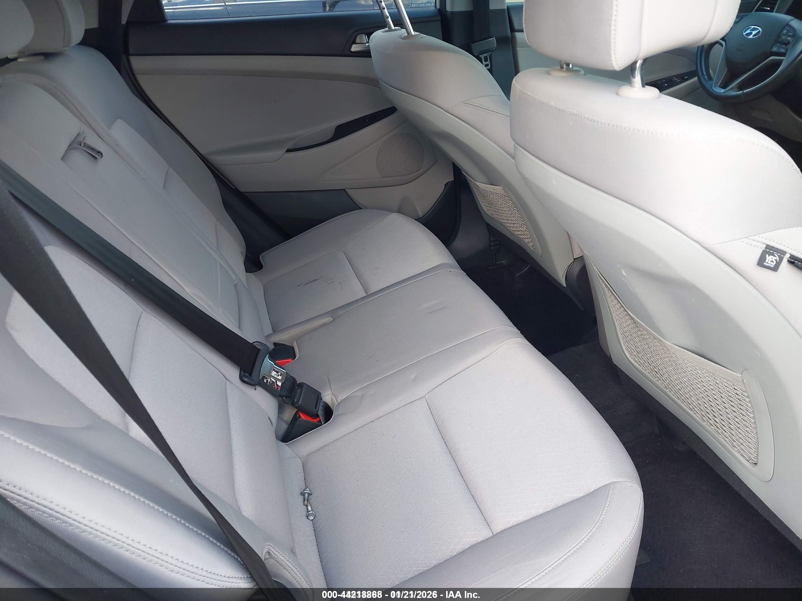 HYUNDAI TUCSON image 8