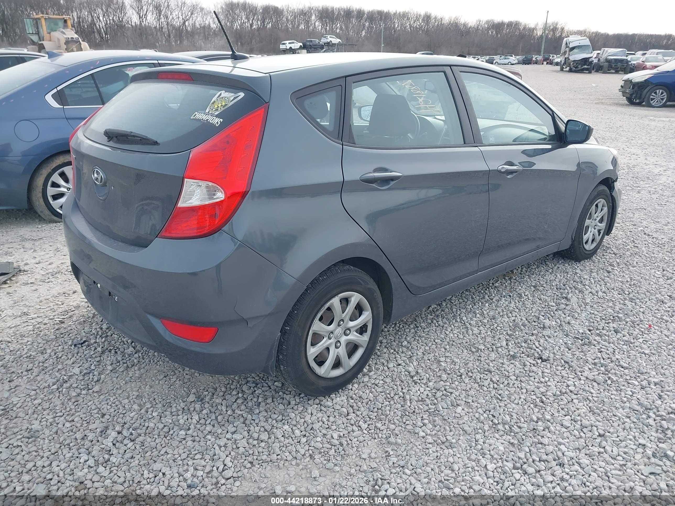 HYUNDAI ACCENT image 4