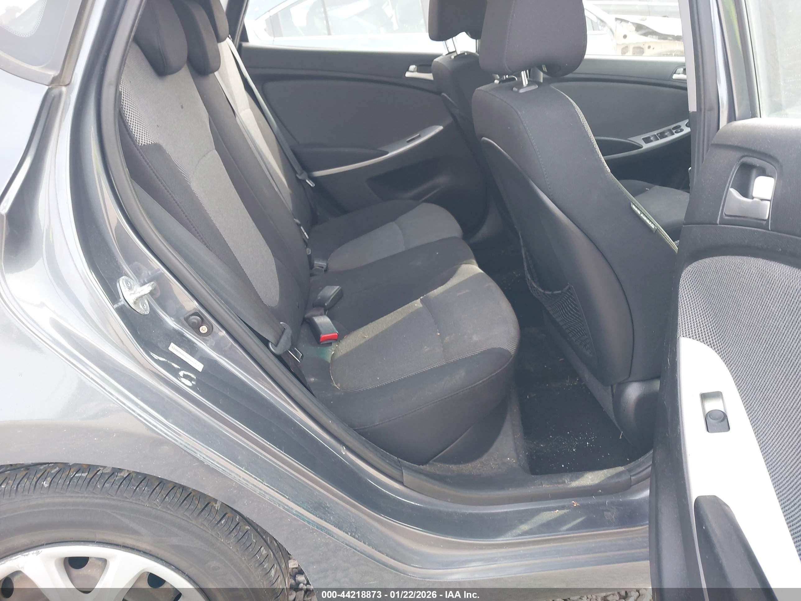 HYUNDAI ACCENT image 8