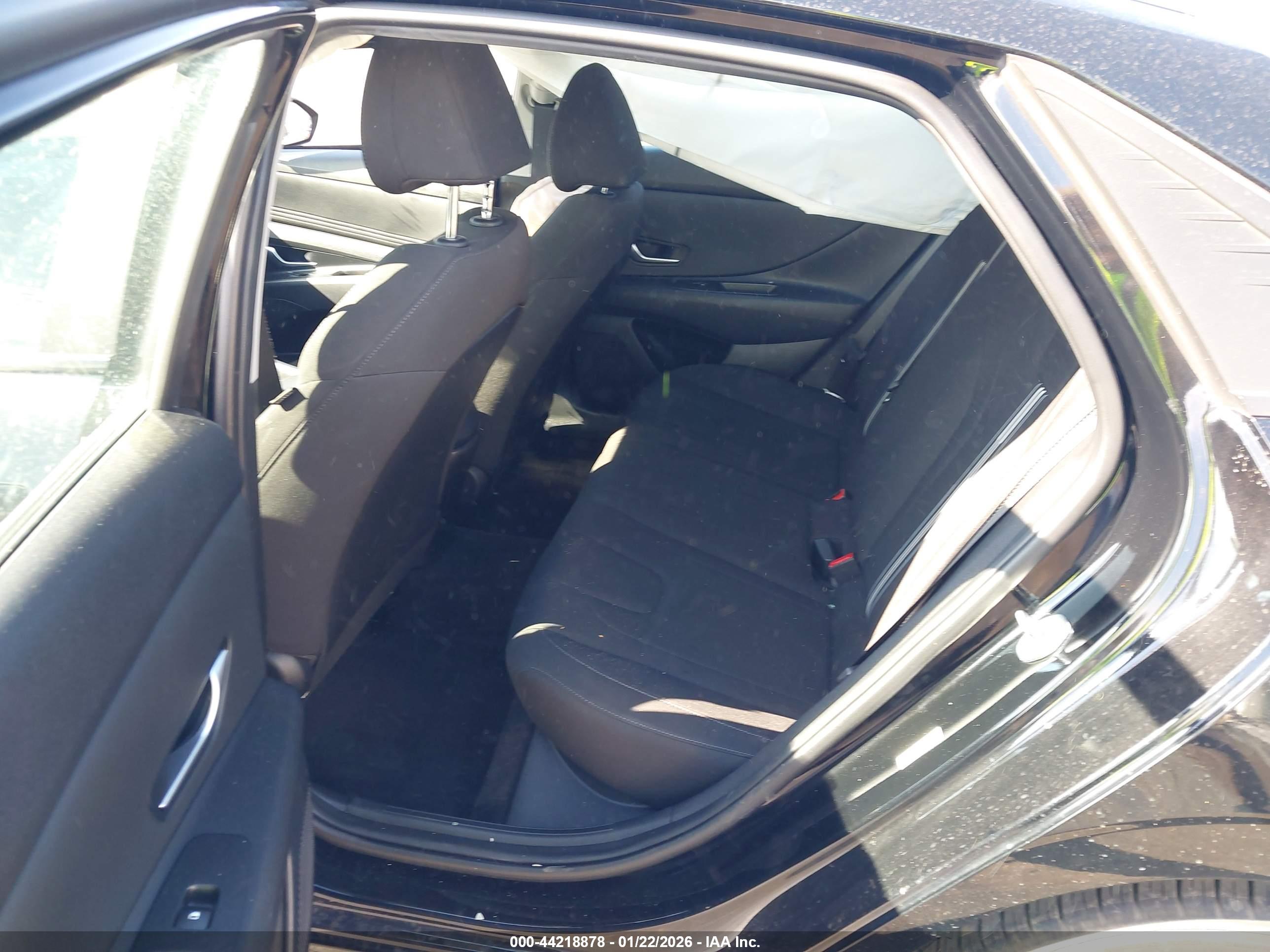 HYUNDAI ELANTRA image 8