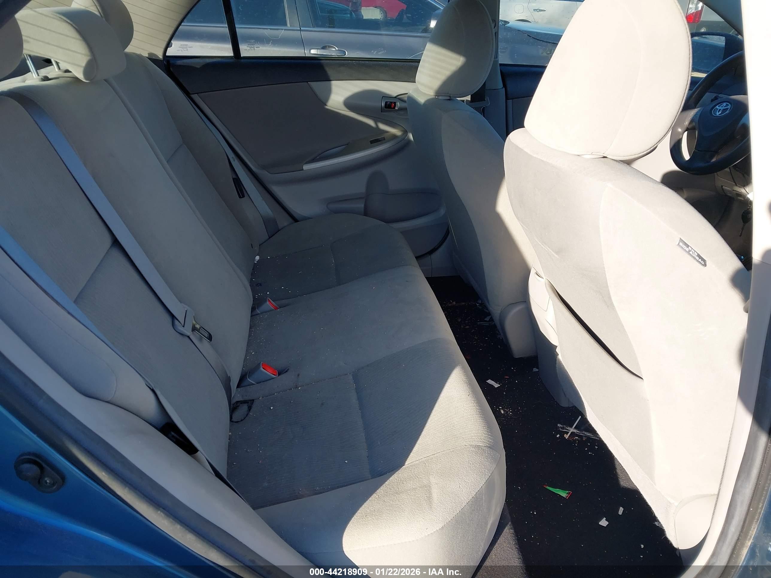 TOYOTA COROLLA image 8