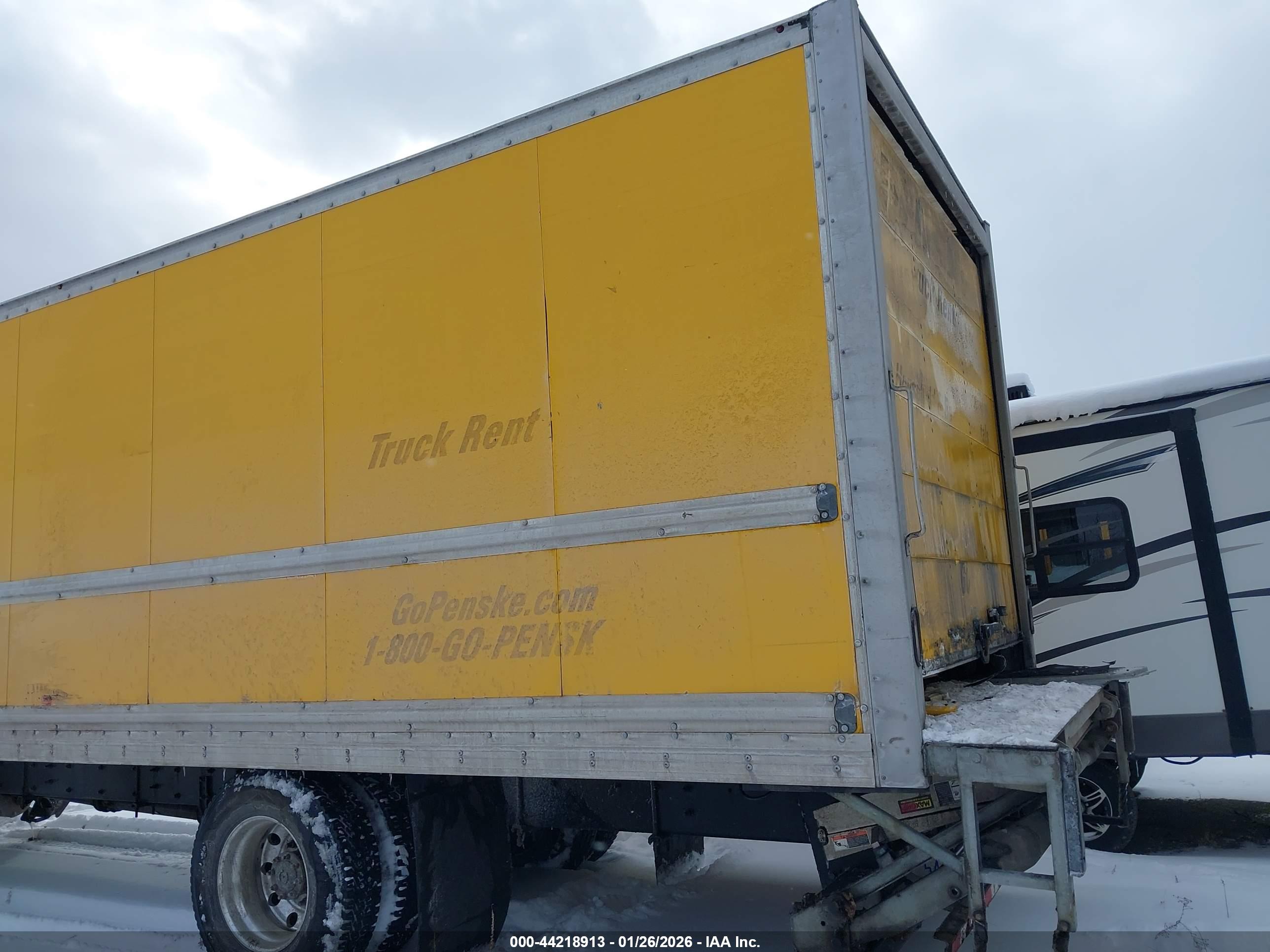 FREIGHTLINER M2 image 3