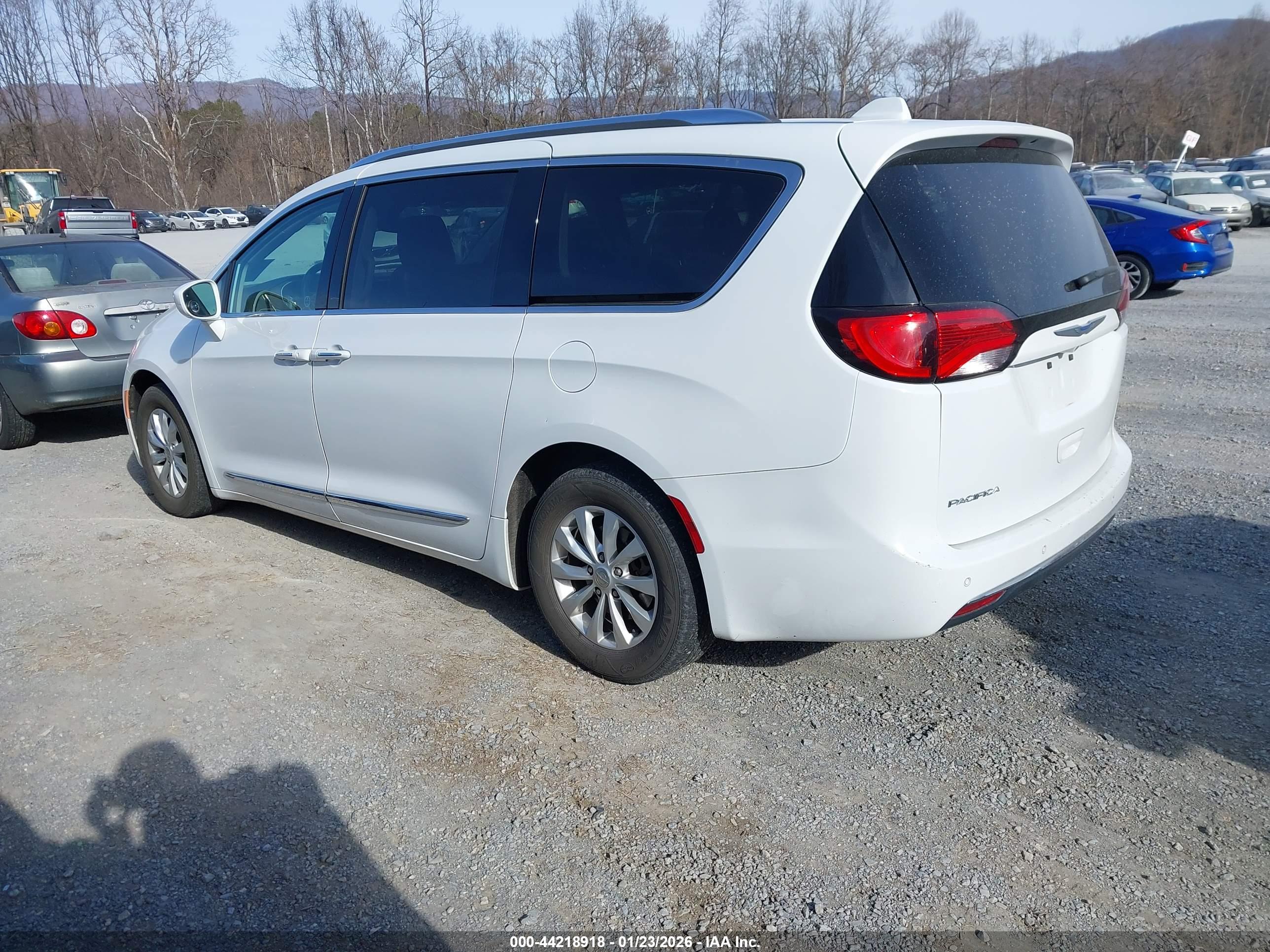 CHRYSLER PACIFICA image 3