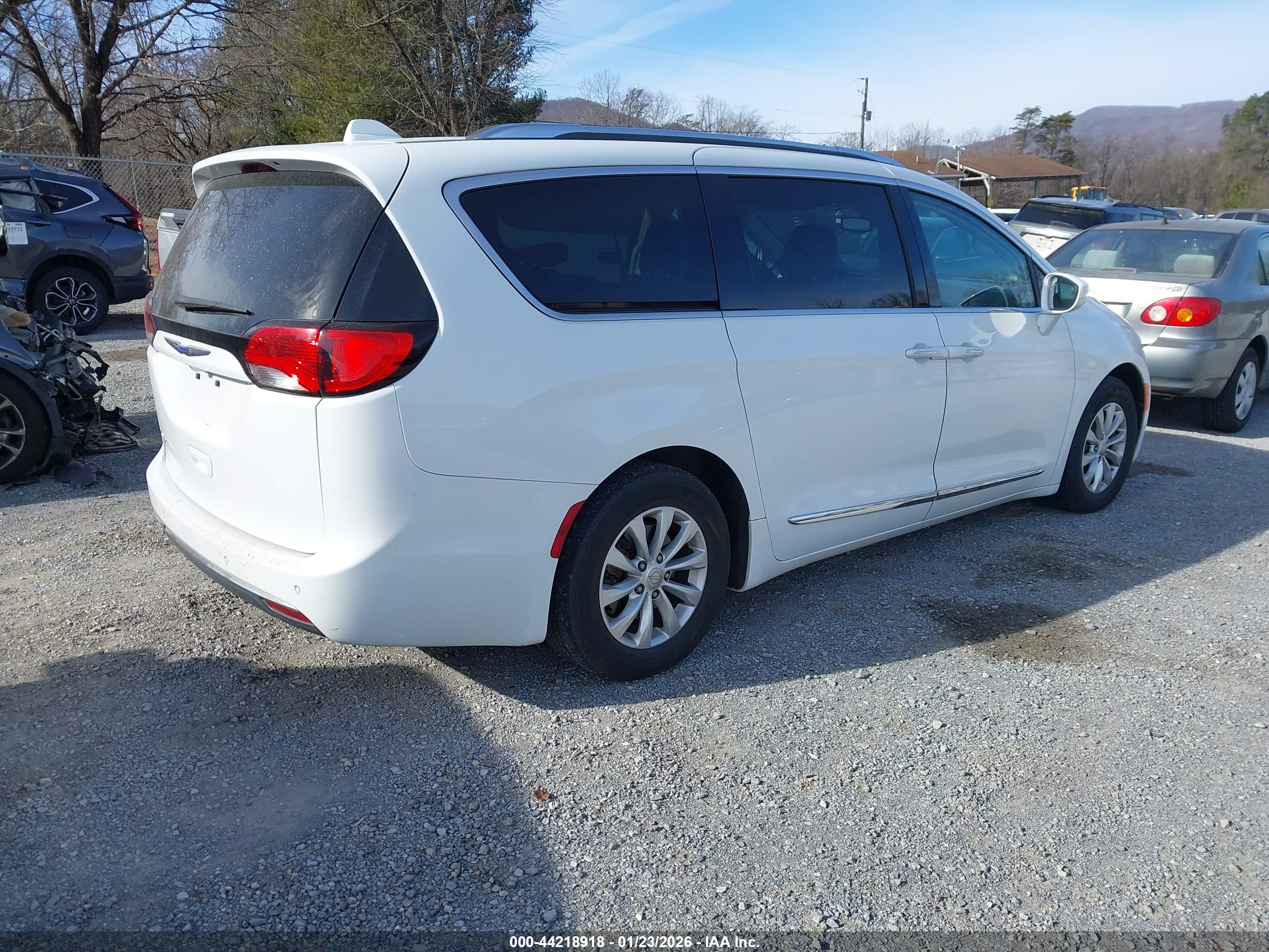 CHRYSLER PACIFICA image 4