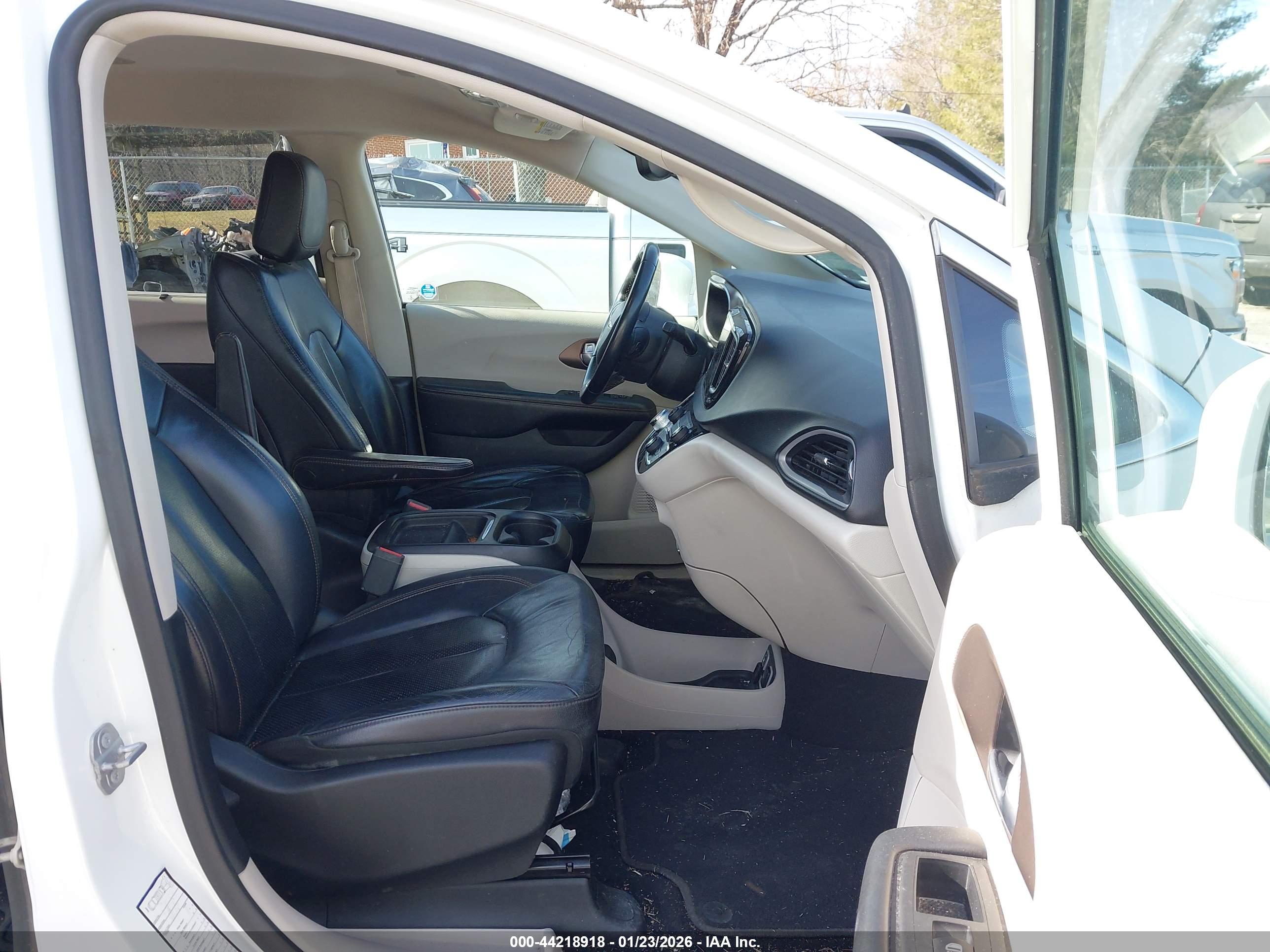 CHRYSLER PACIFICA image 5
