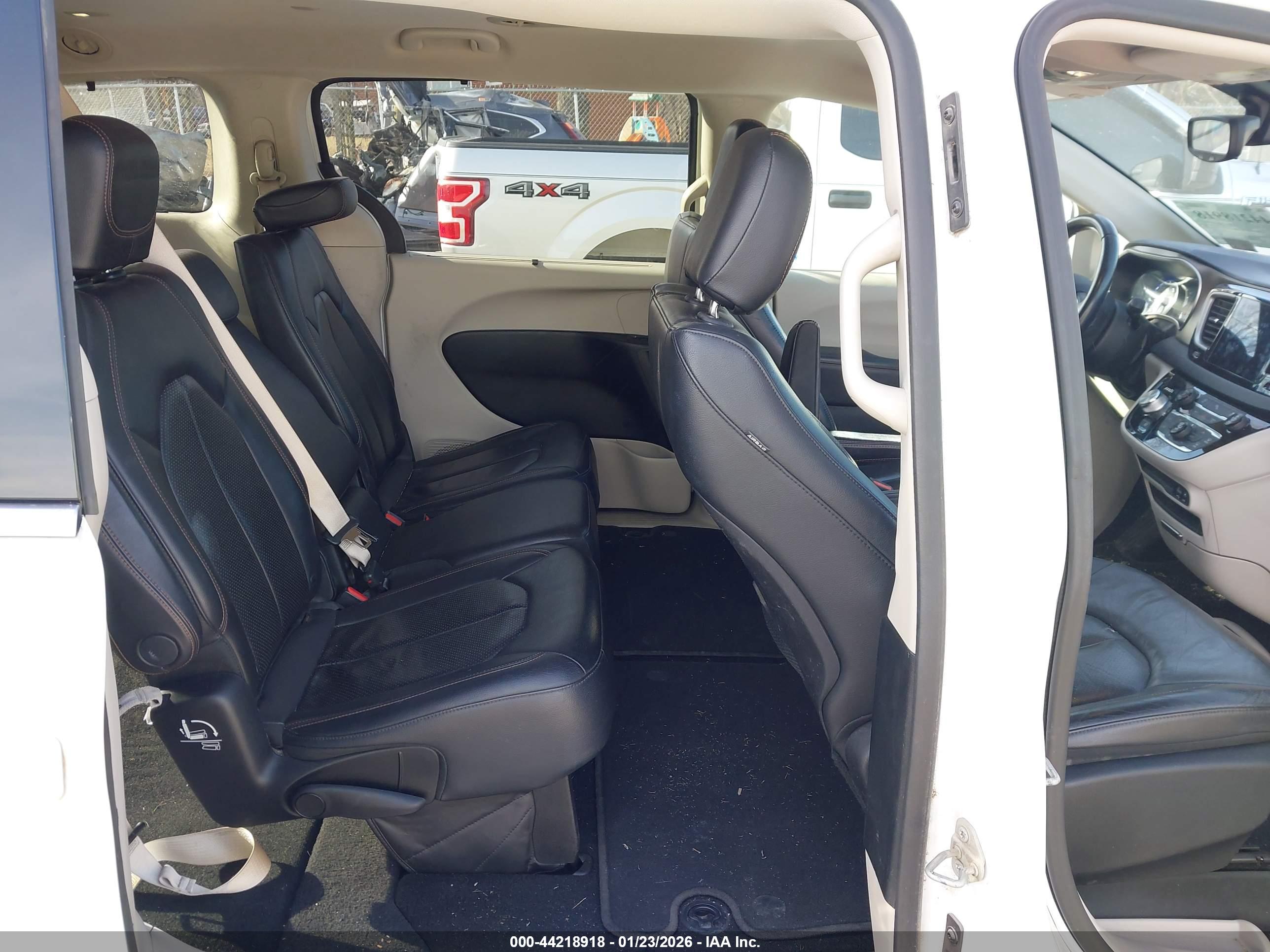 CHRYSLER PACIFICA image 8