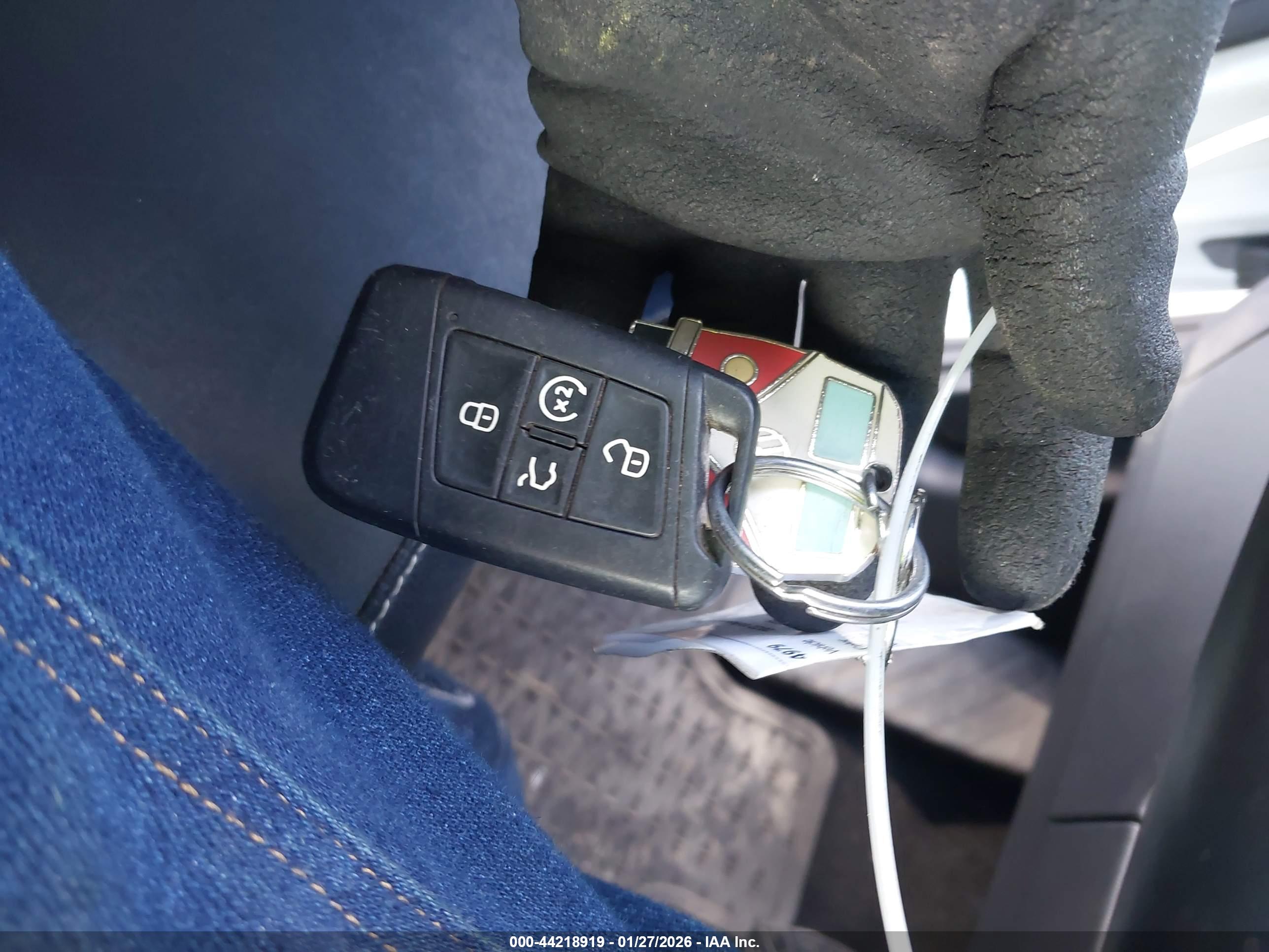 VOLKSWAGEN TAOS image 11