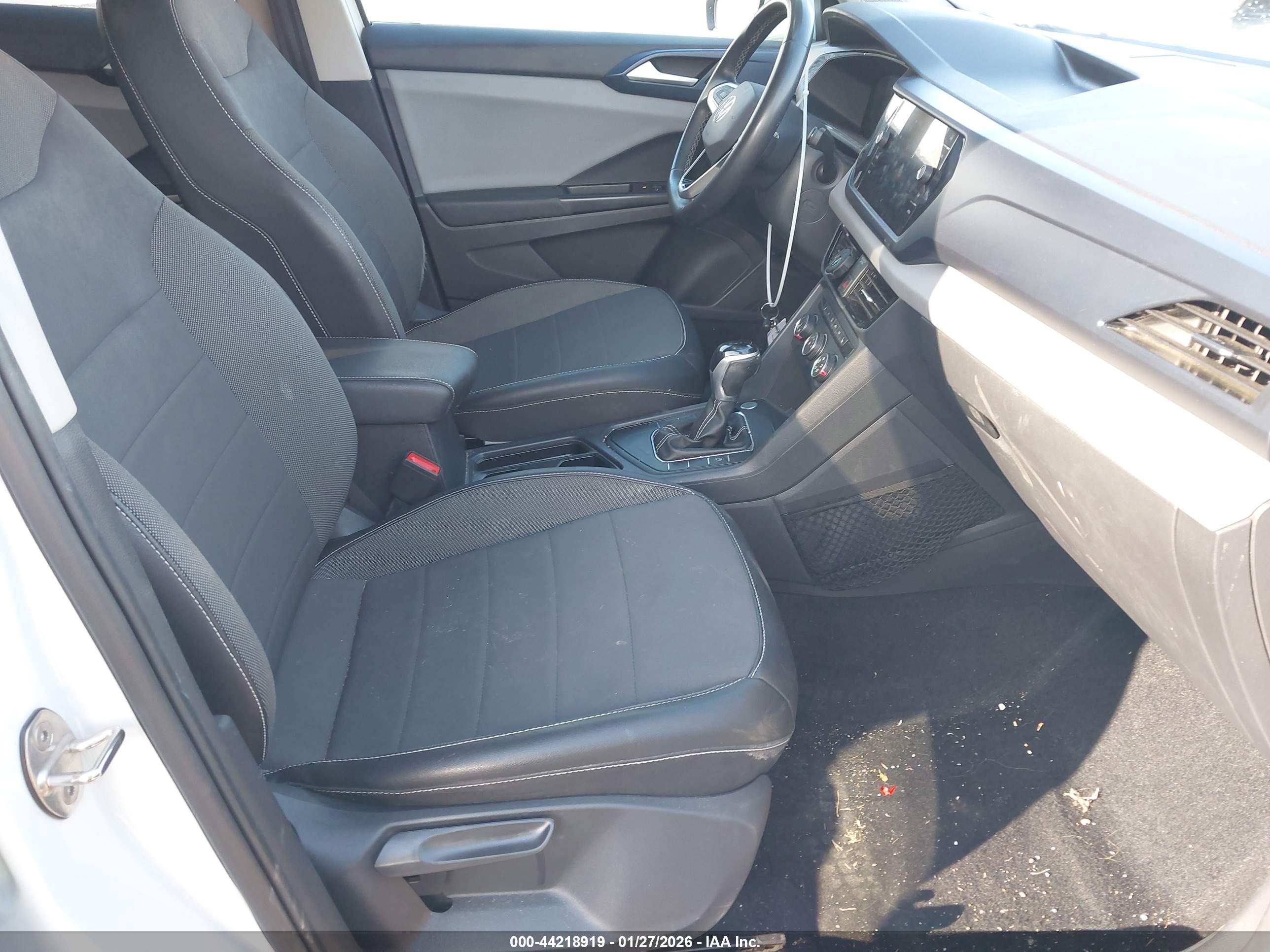 VOLKSWAGEN TAOS image 5