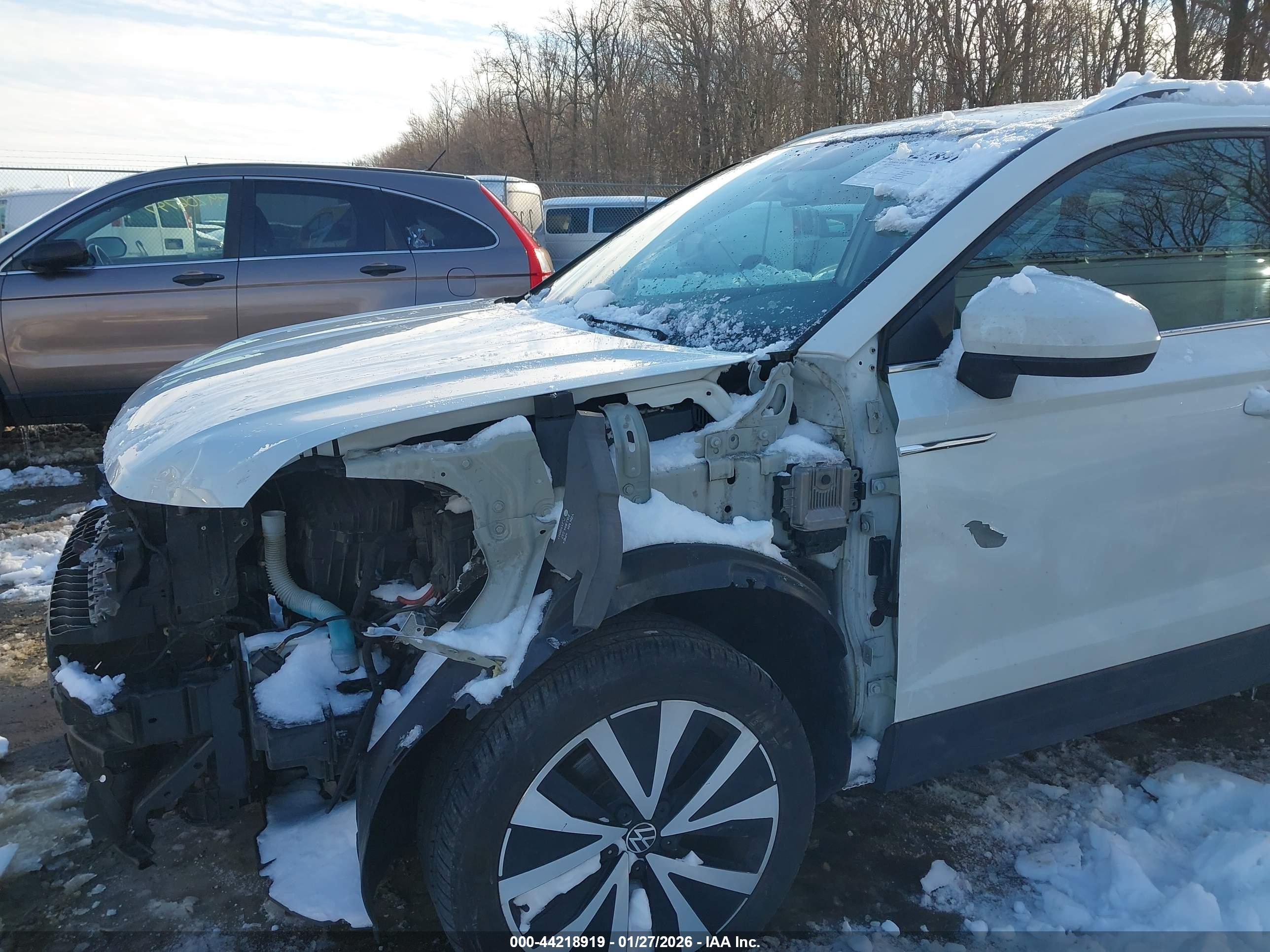 VOLKSWAGEN TAOS image 6