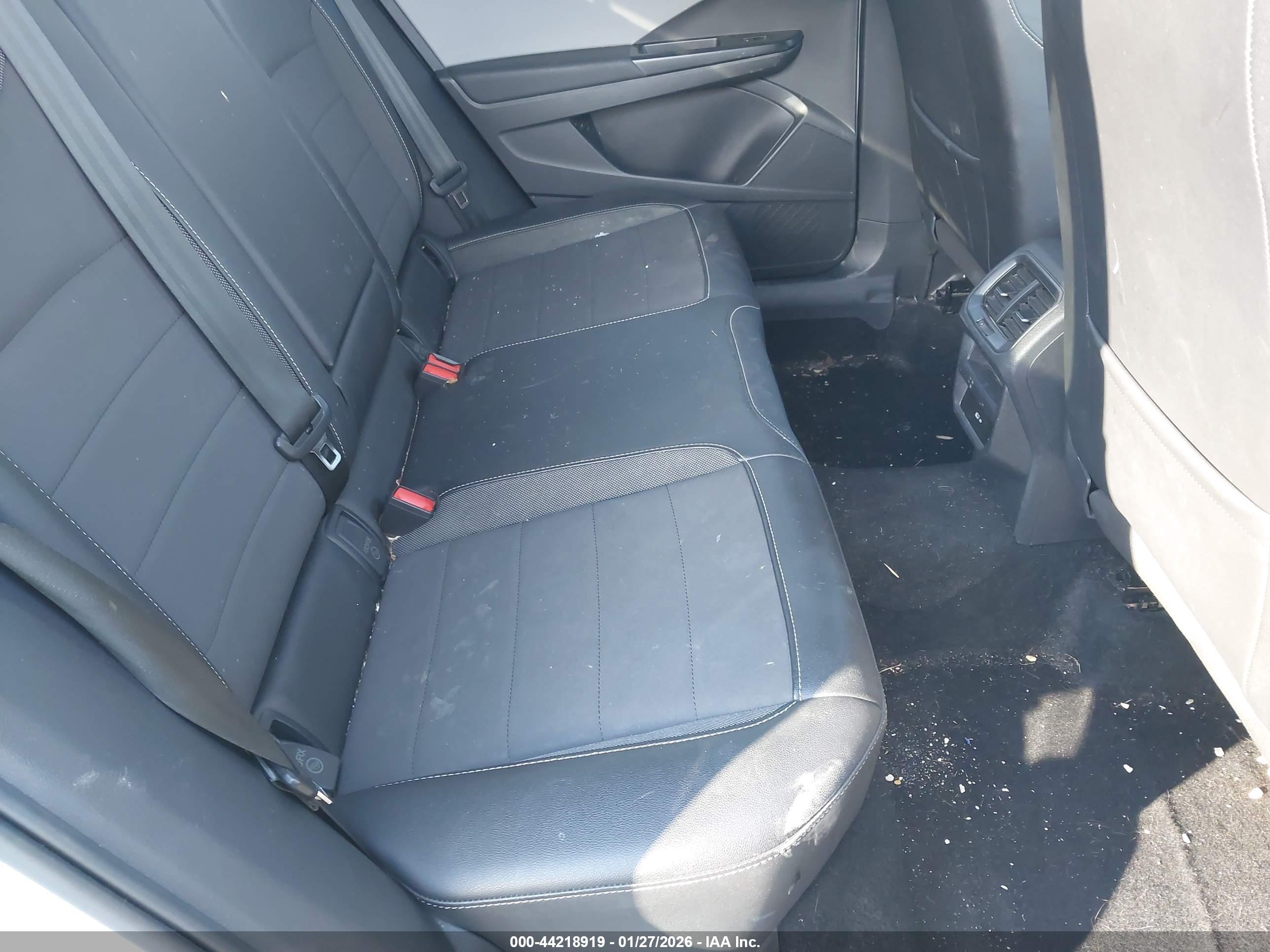 VOLKSWAGEN TAOS image 8