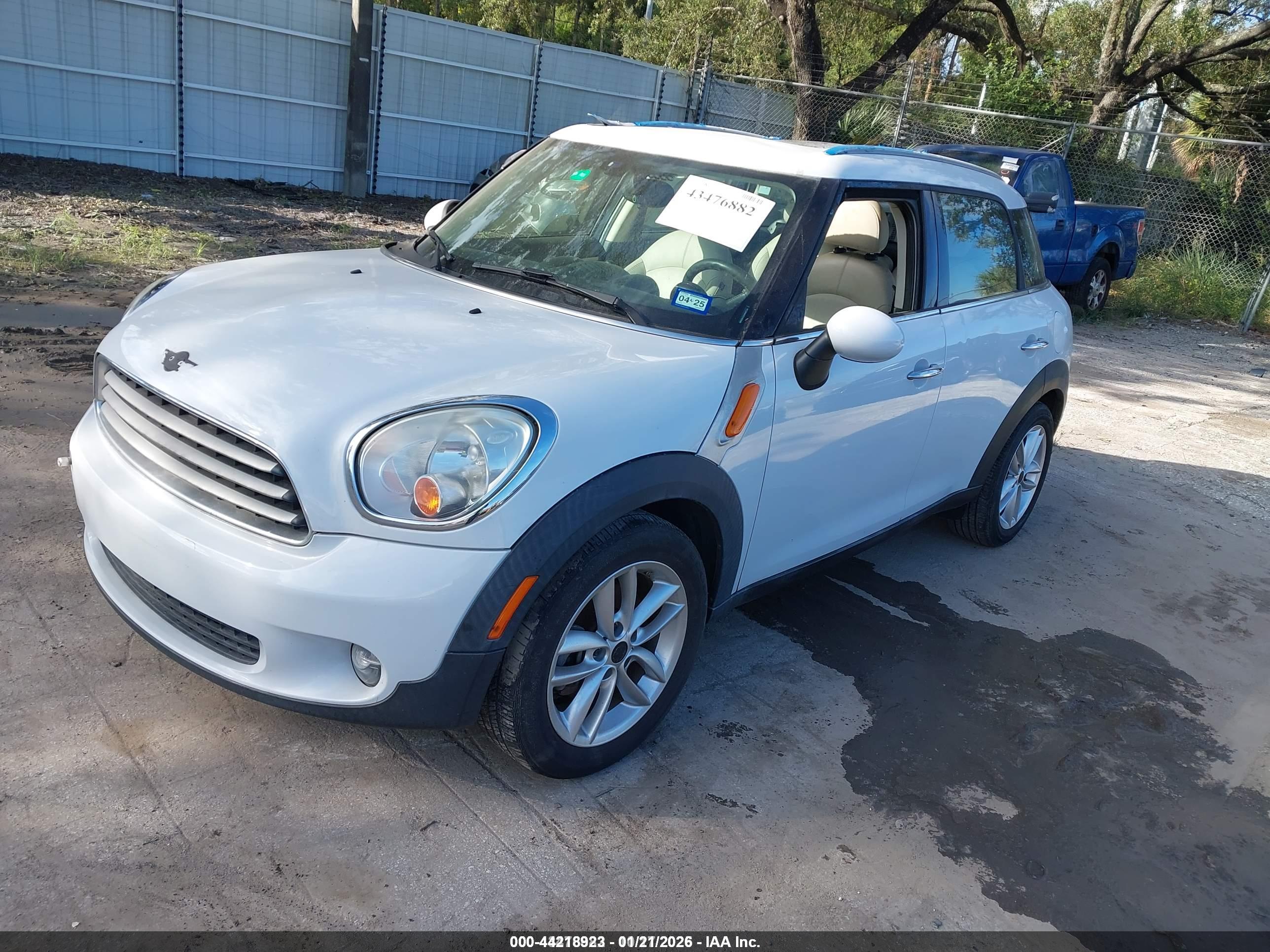 MINI COUNTRYMAN image 2