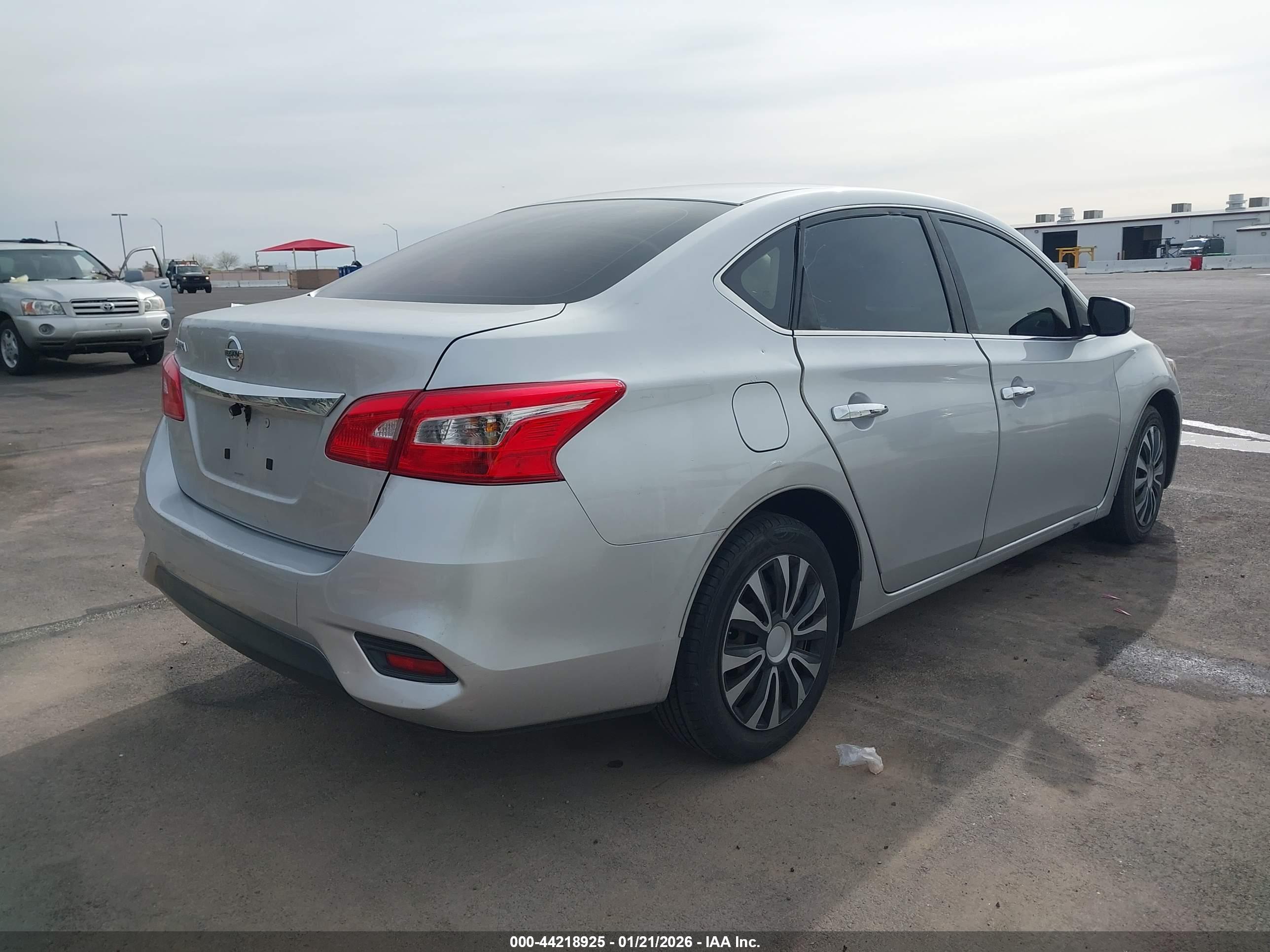 NISSAN SENTRA image 4