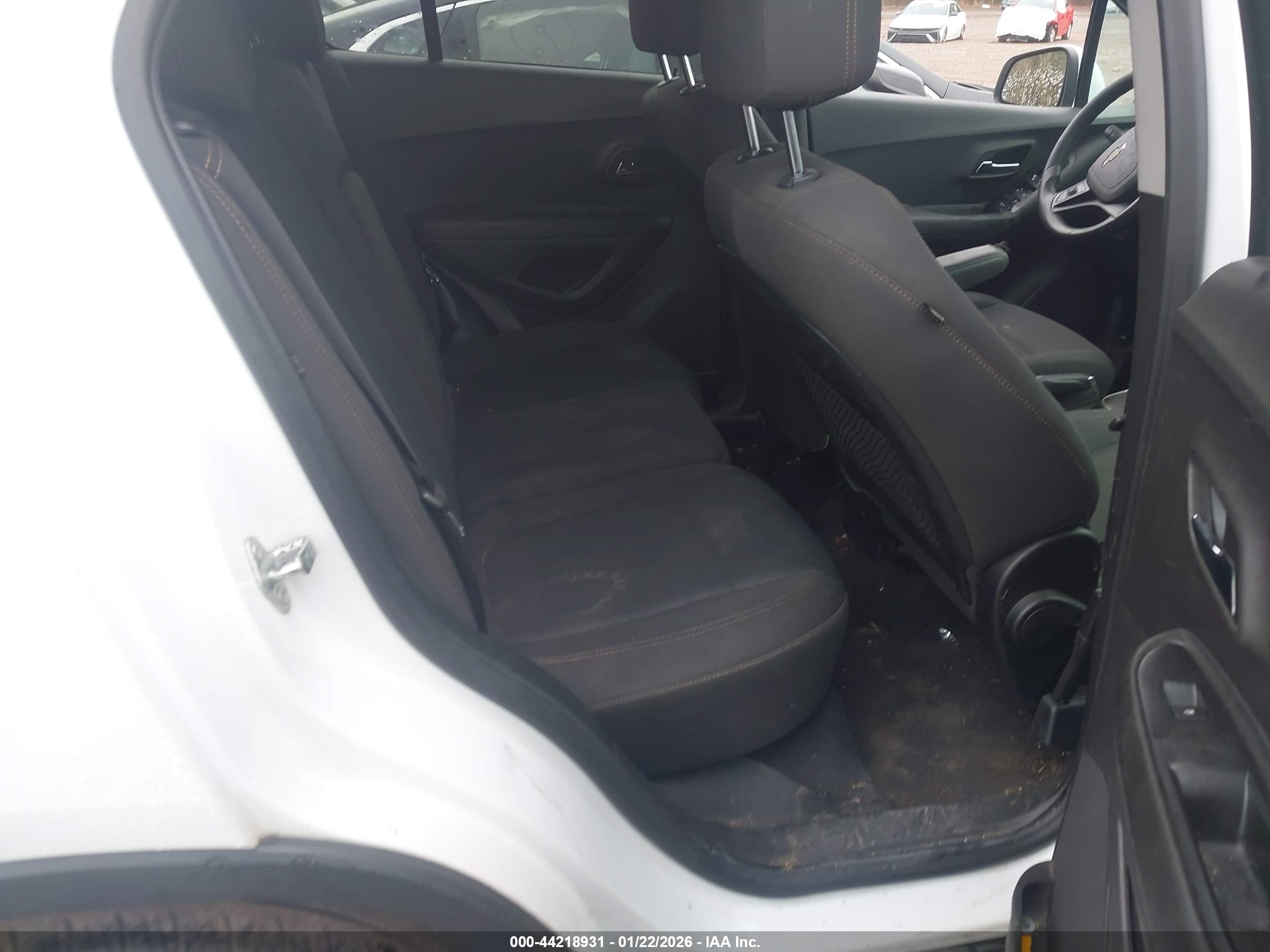 CHEVROLET TRAX image 8