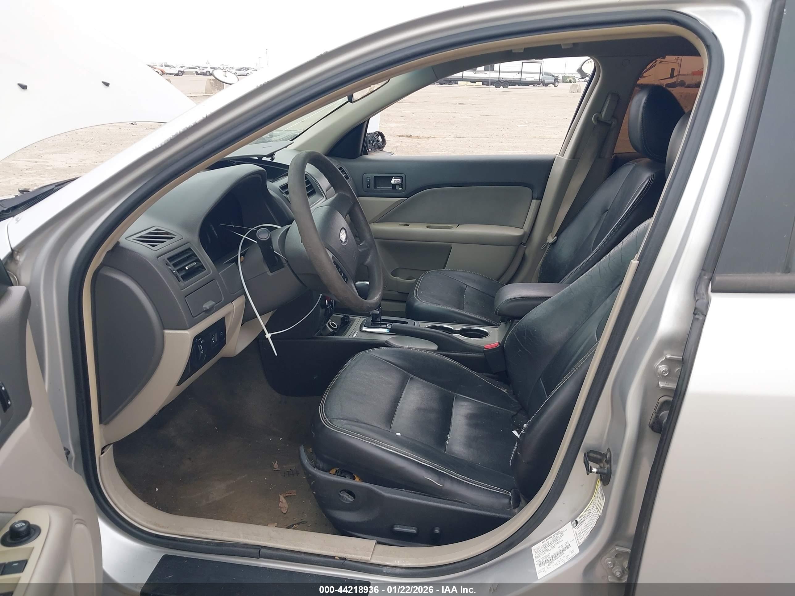 FORD FUSION image 5
