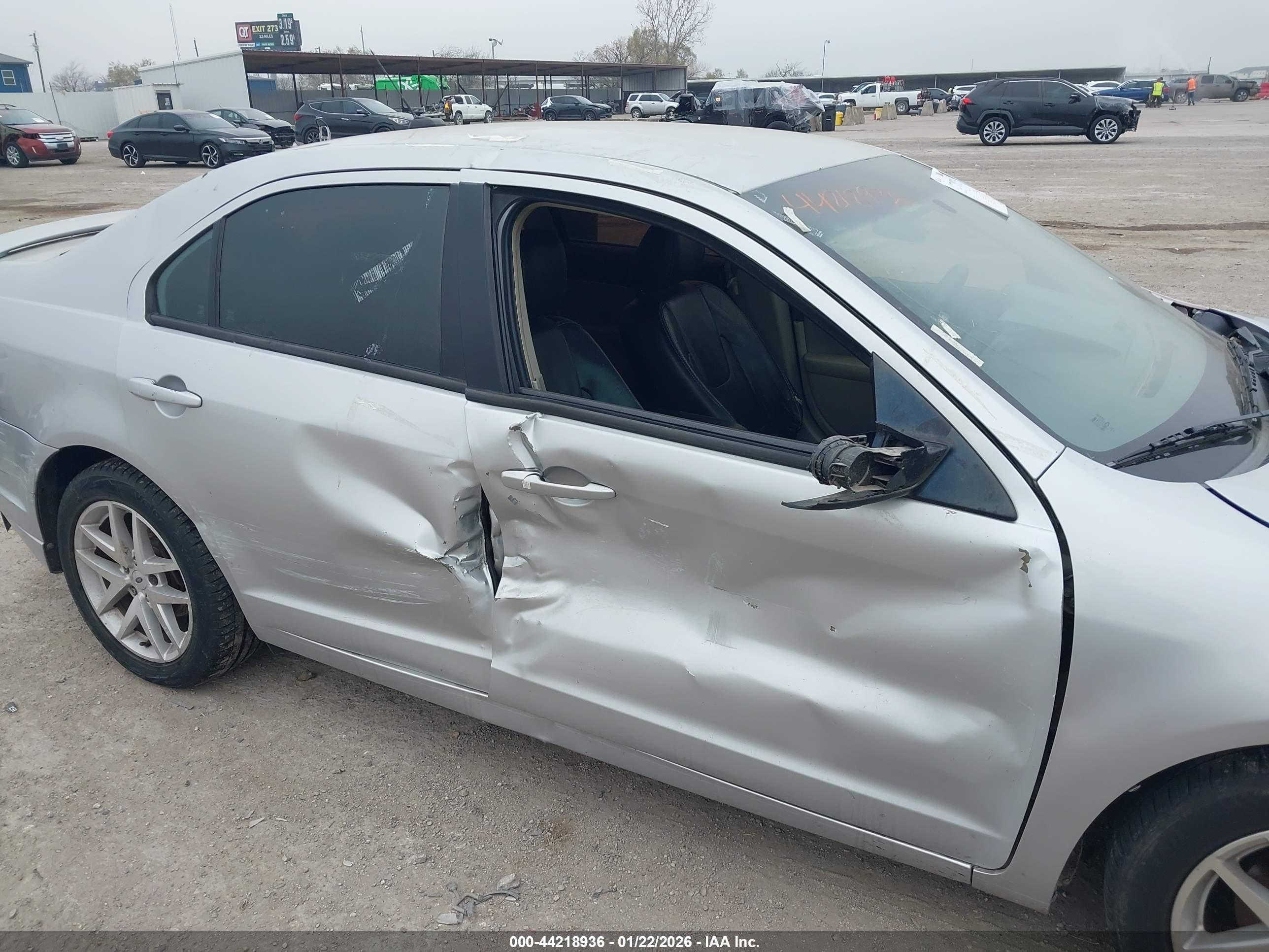 FORD FUSION image 6