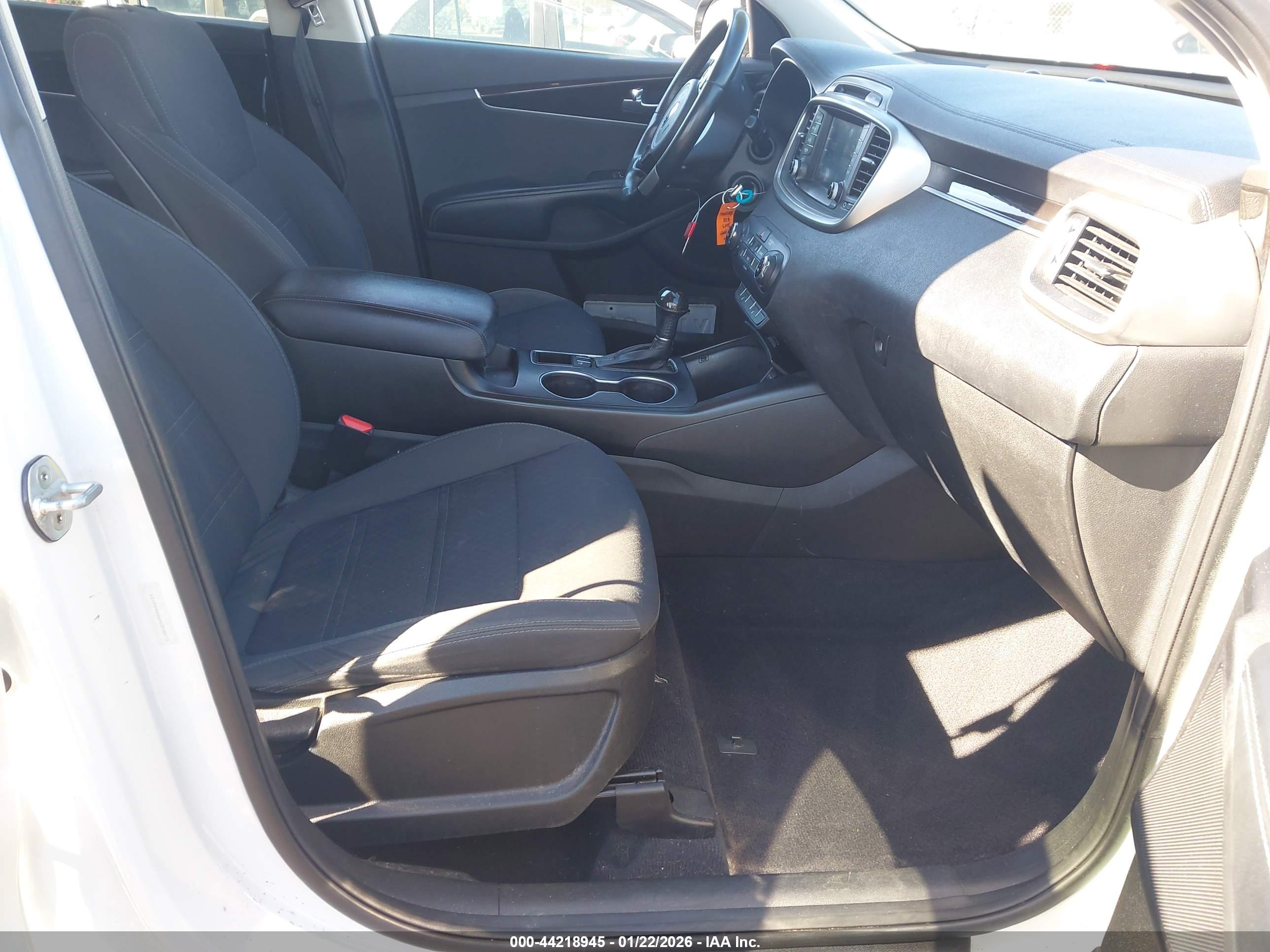 KIA SORENTO image 5