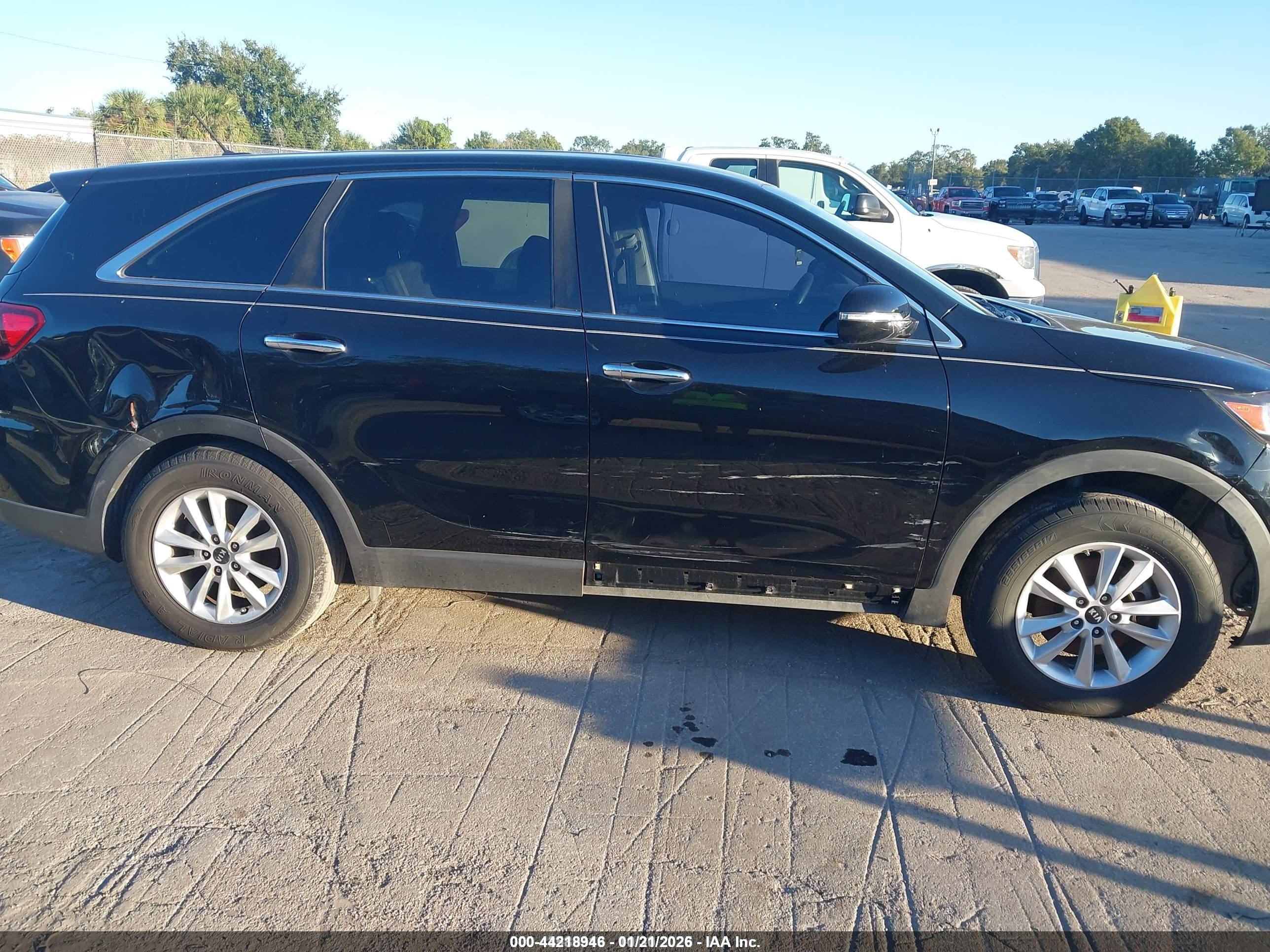 KIA SORENTO image 6