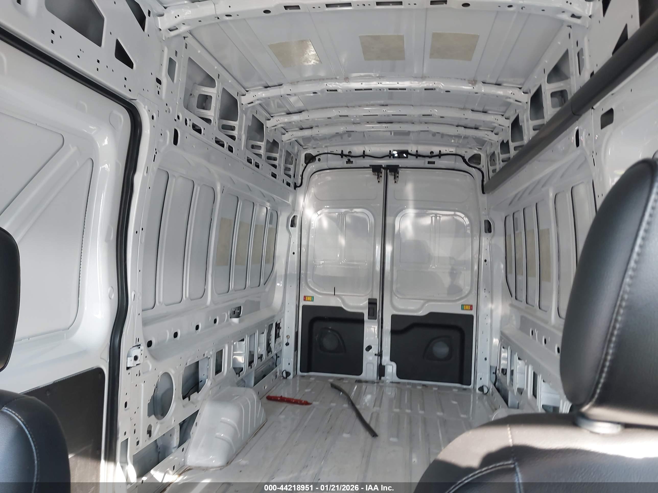 FORD TRANSIT-250 image 6