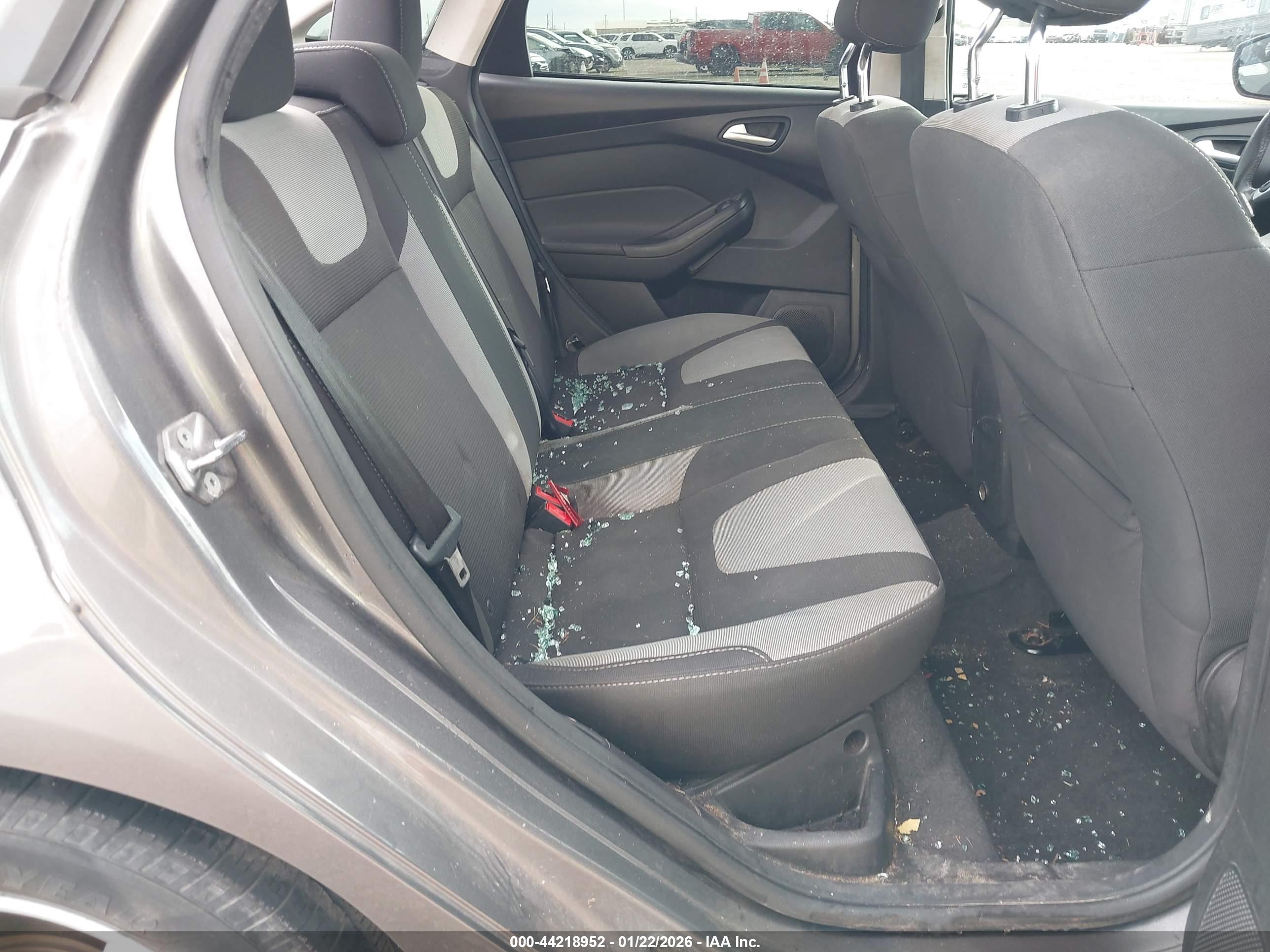 FORD FOCUS image 8