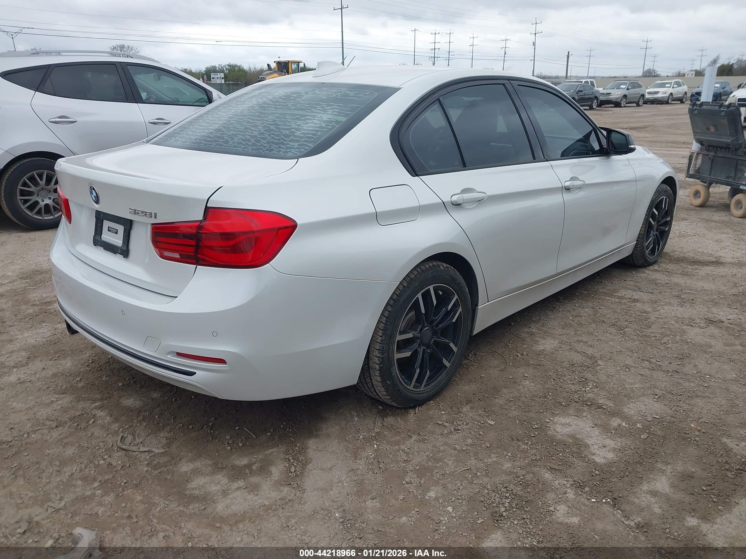 BMW 328I image 4