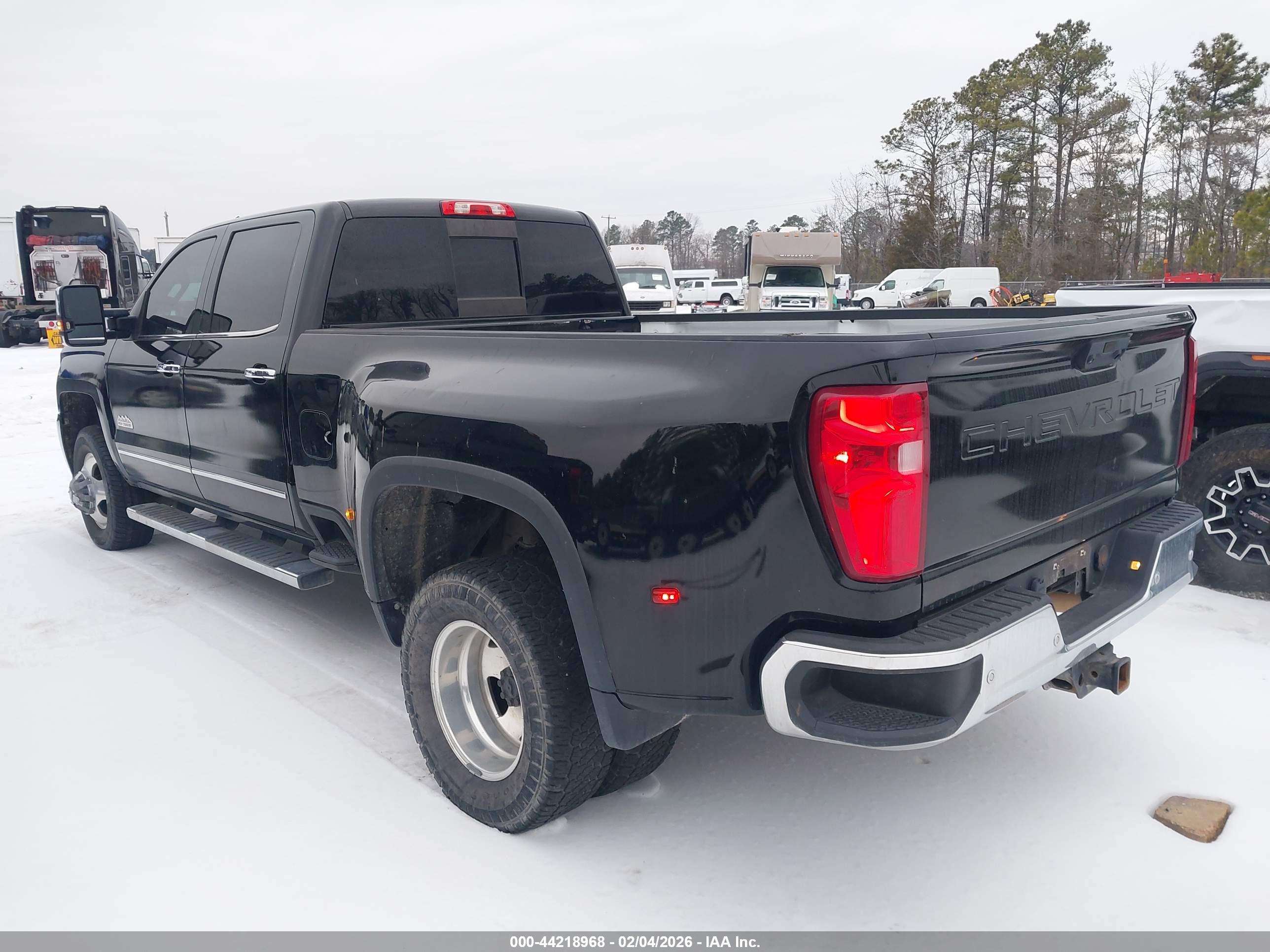 CHEVROLET SILVERADO image 3