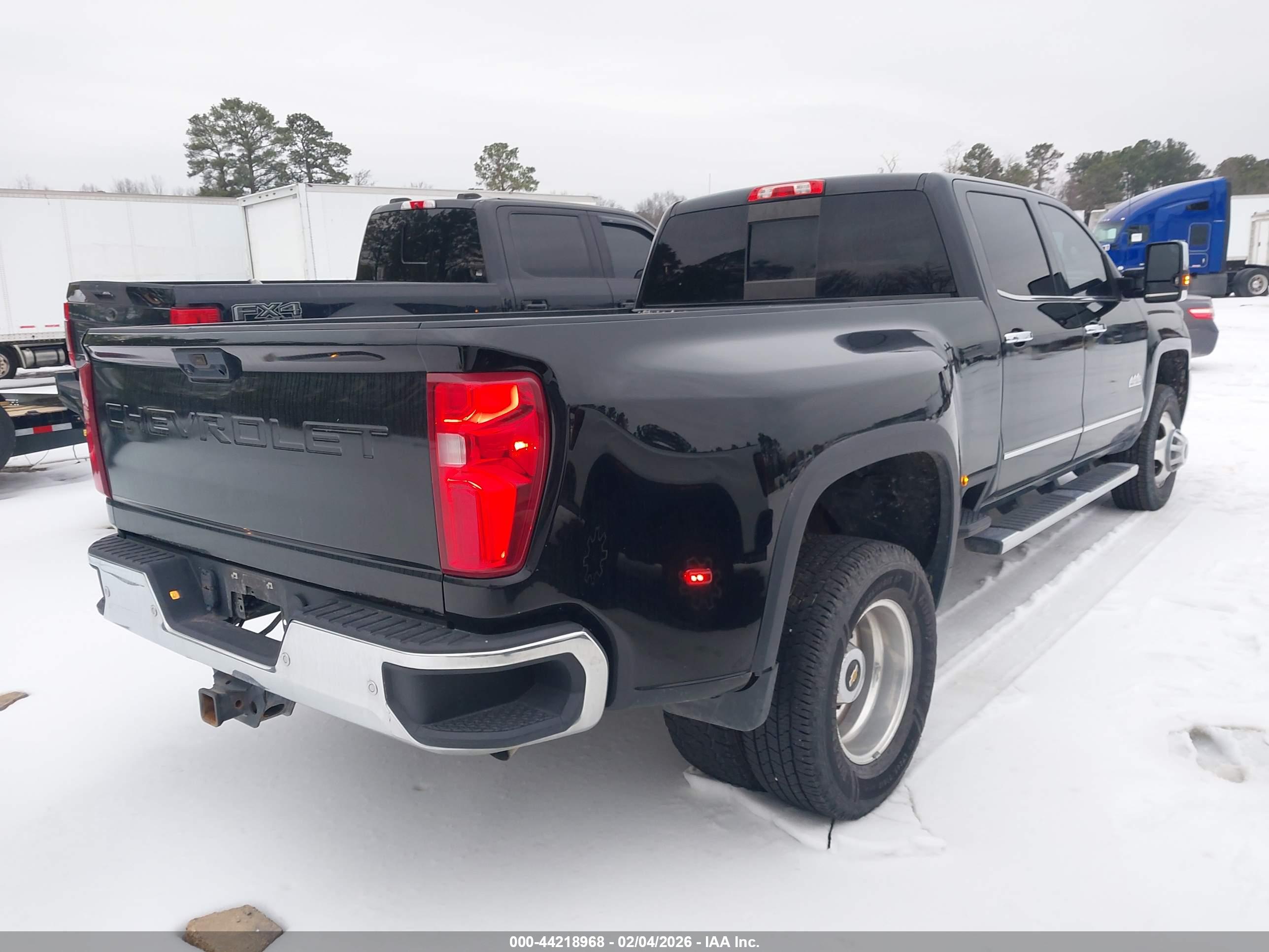CHEVROLET SILVERADO image 4