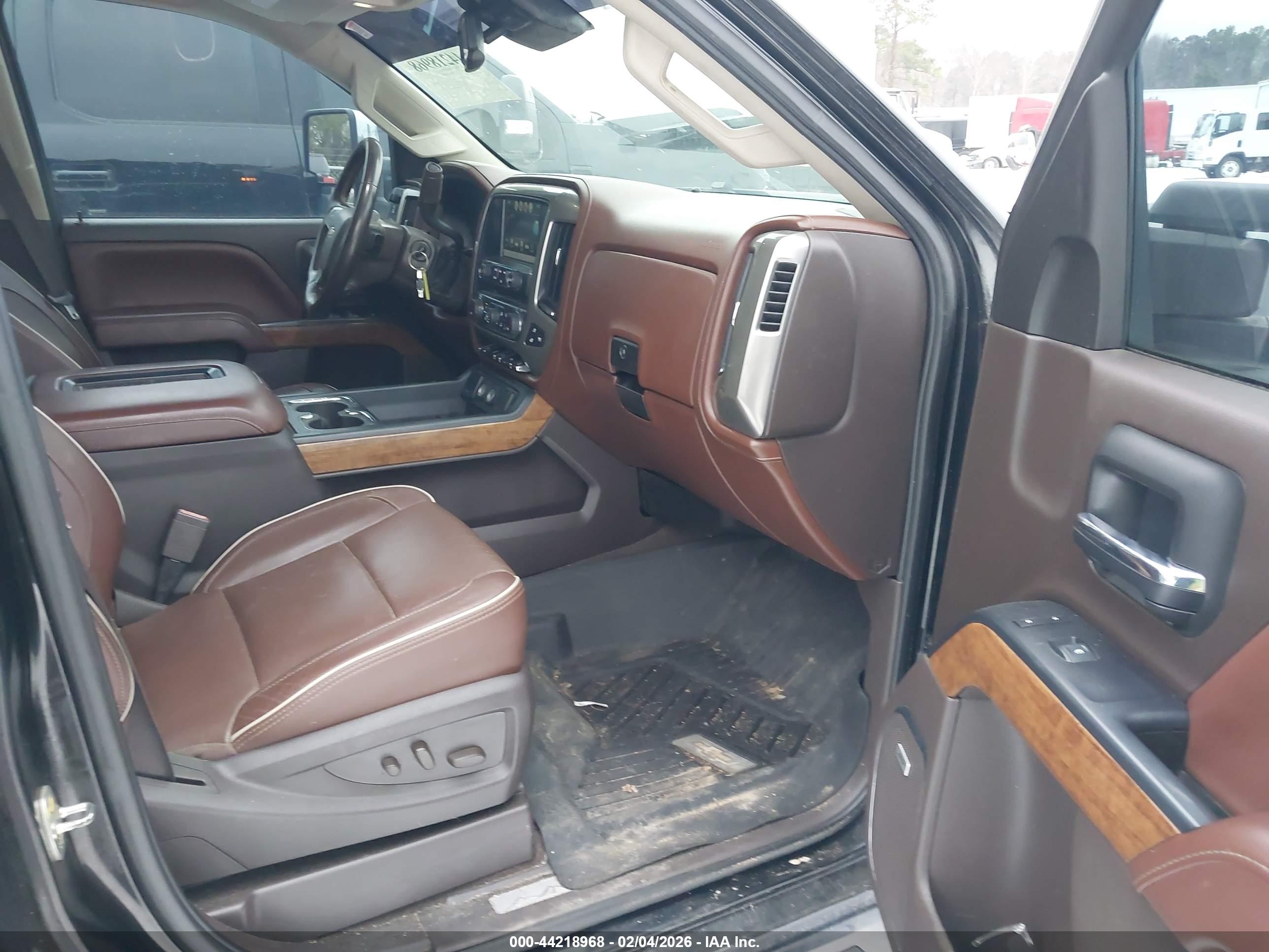 CHEVROLET SILVERADO image 8
