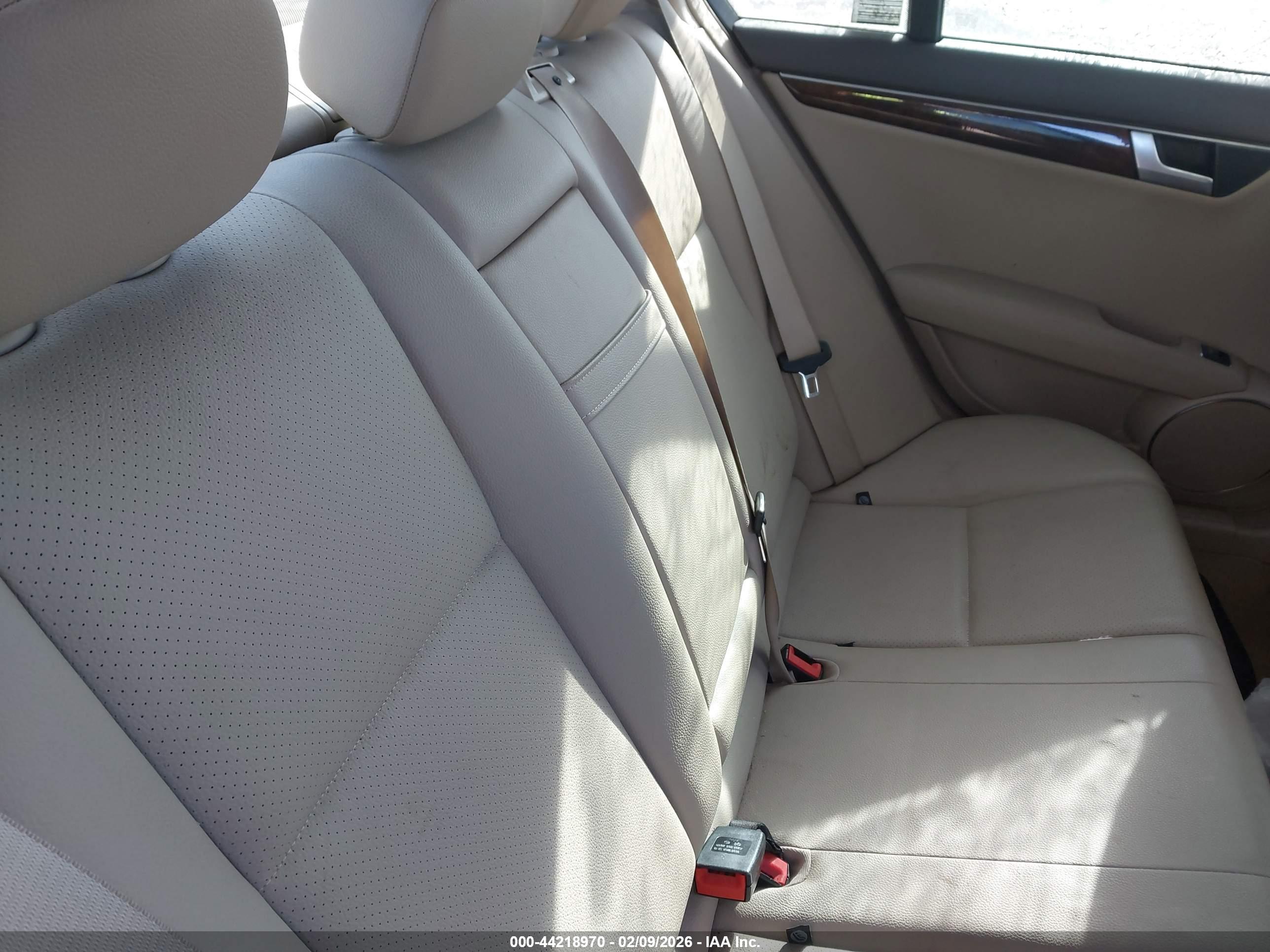 MERCEDES-BENZ C image 8