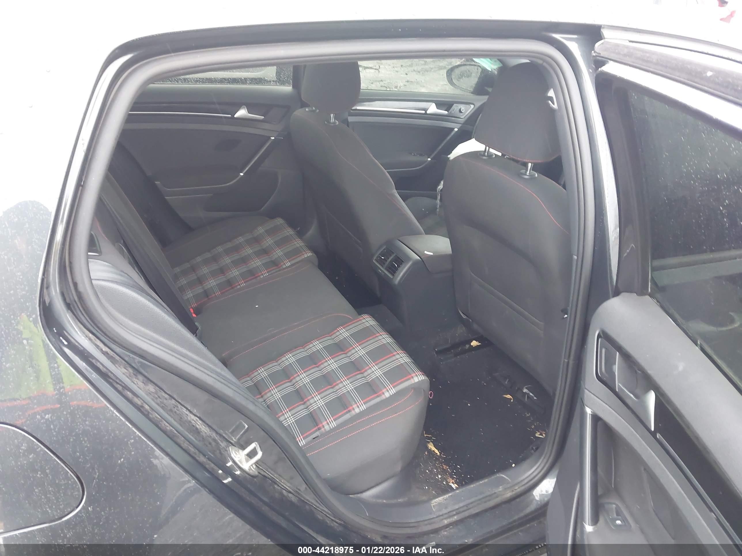 VOLKSWAGEN GOLF image 8