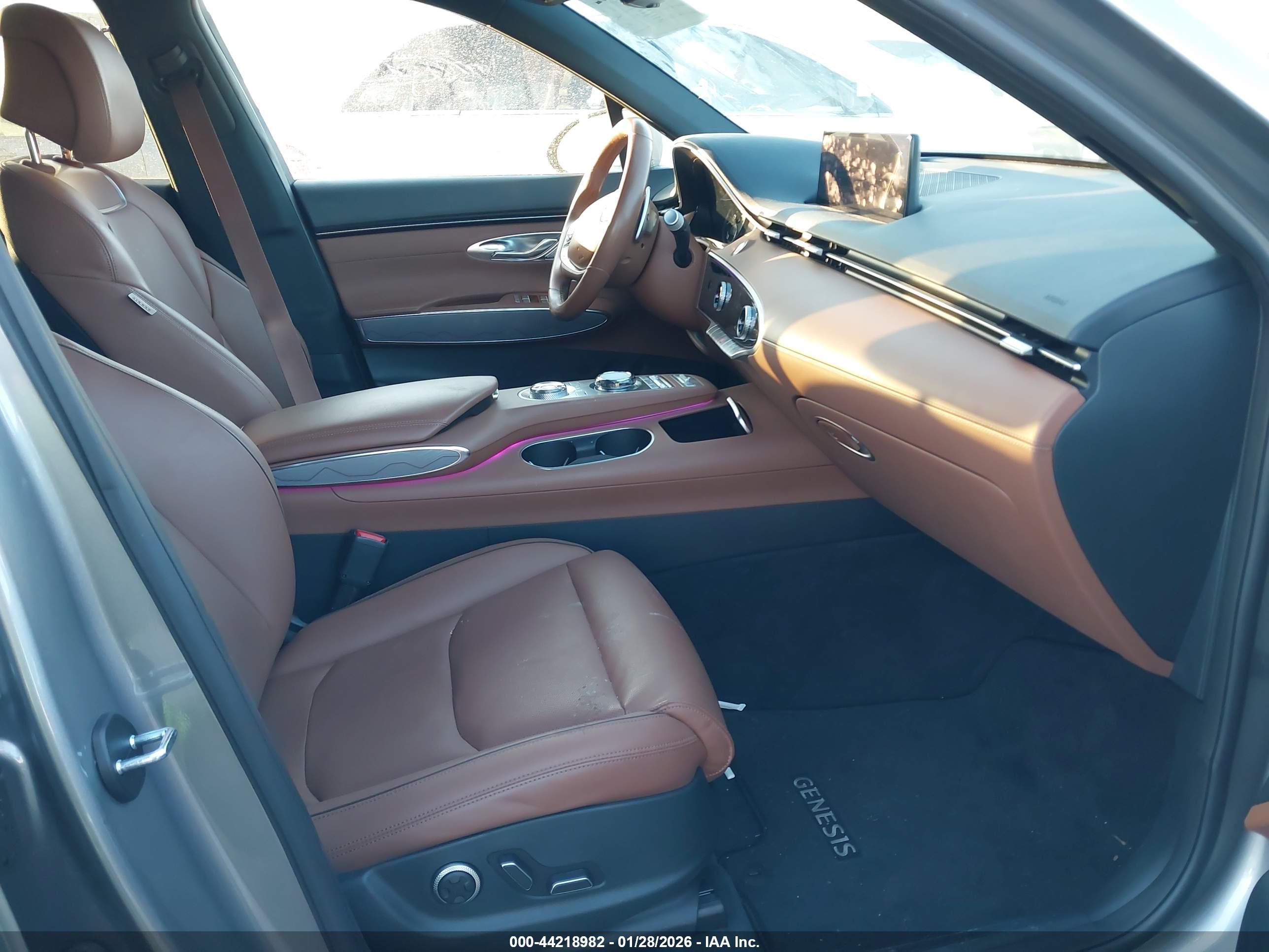 GENESIS GV70 image 5