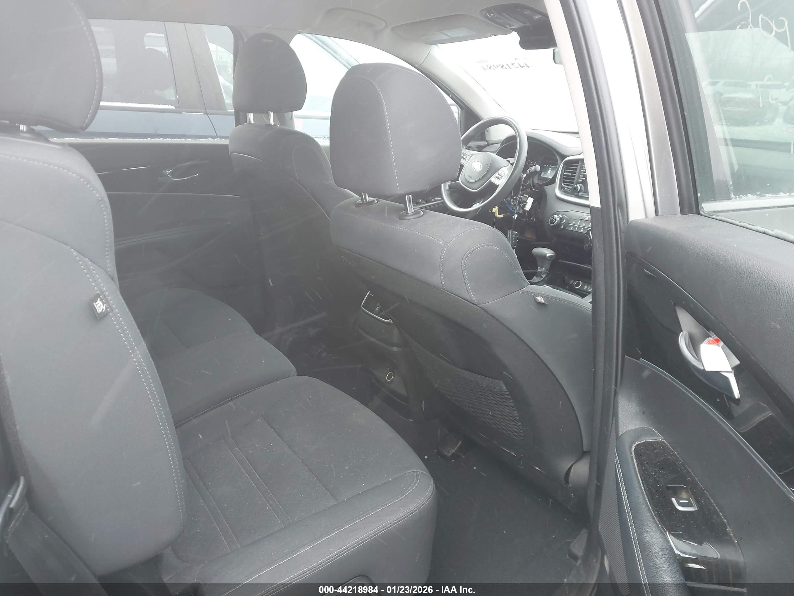 KIA SORENTO image 8