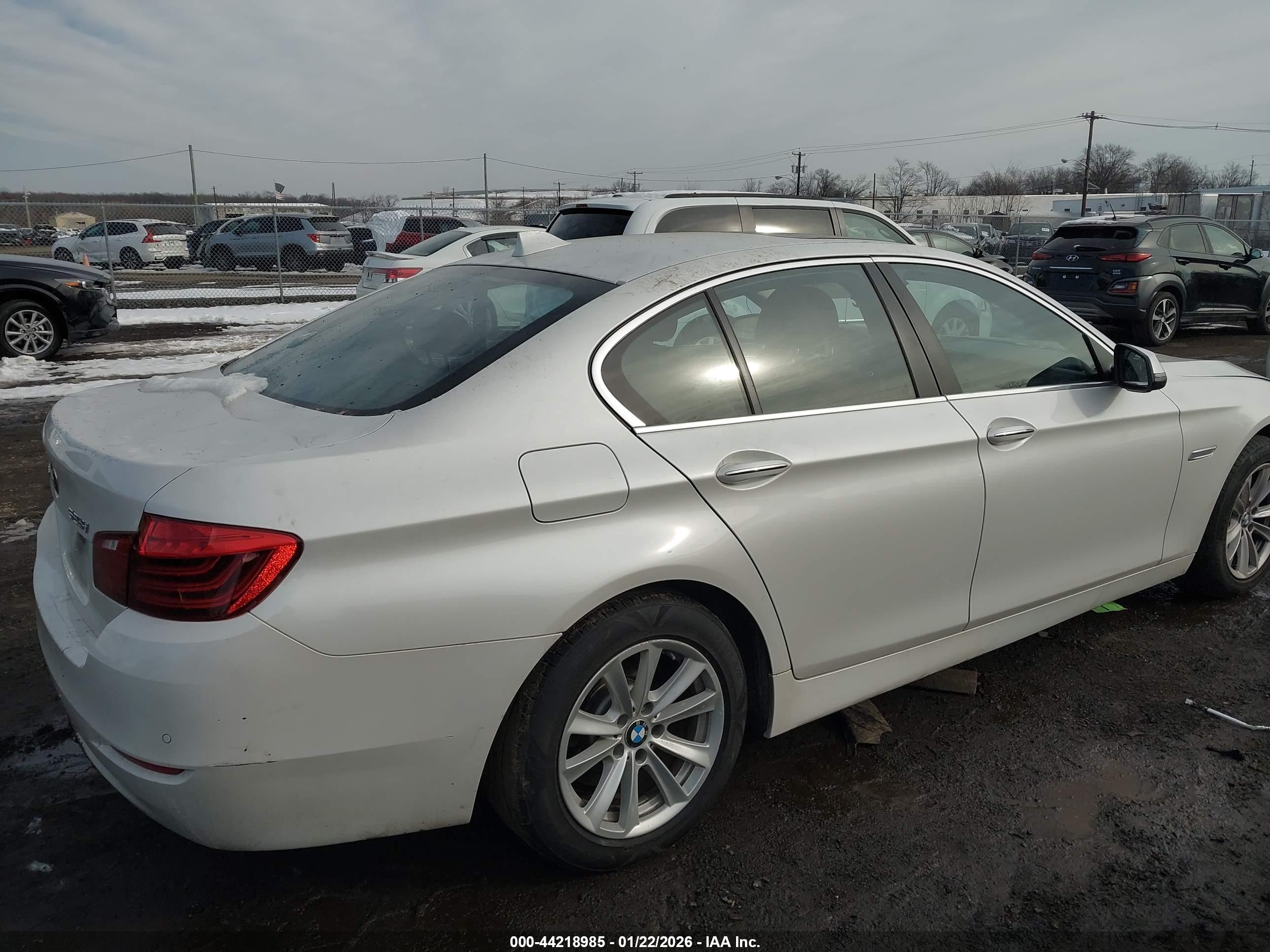 BMW 528I image 4