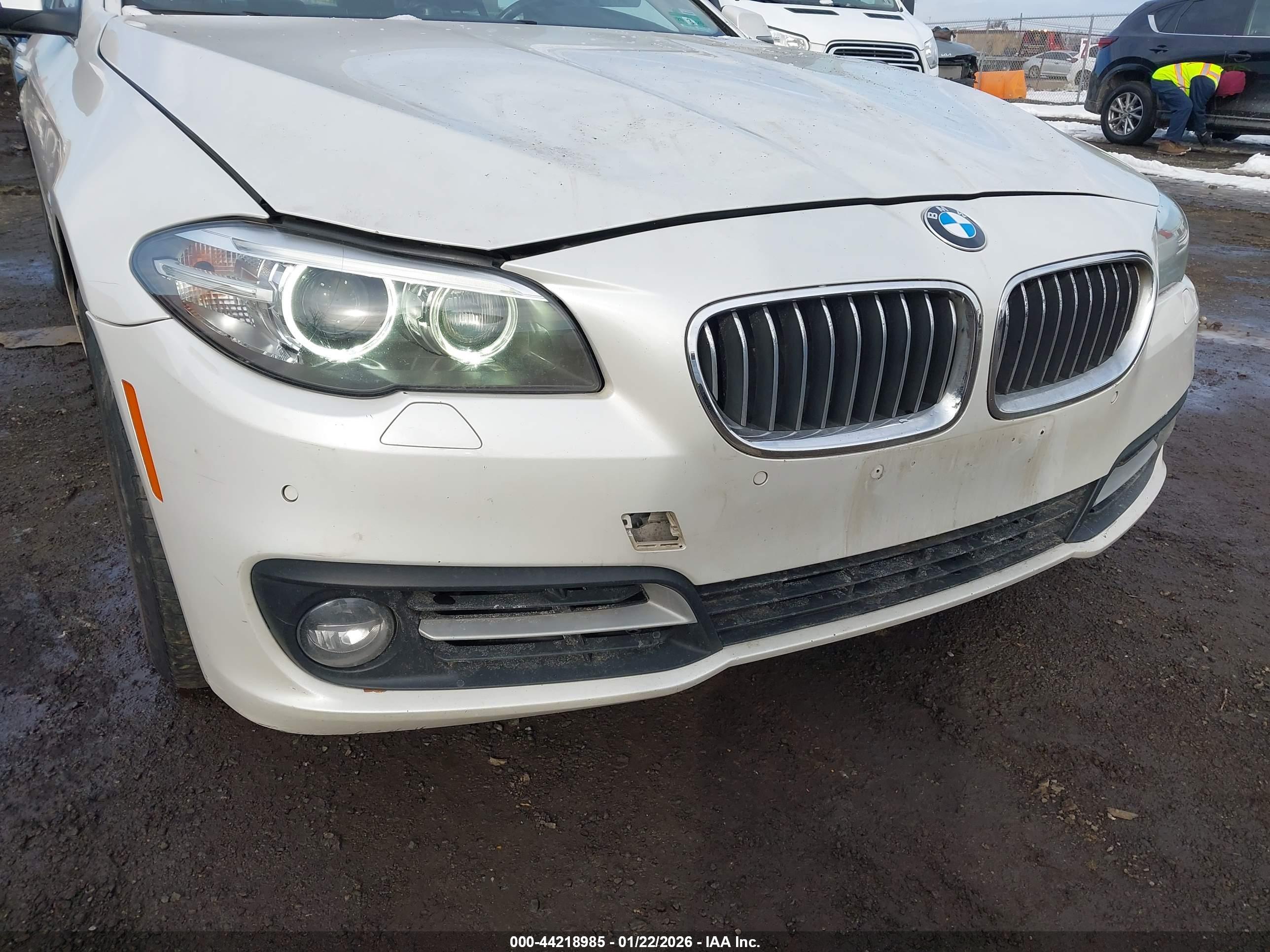 BMW 528I image 6