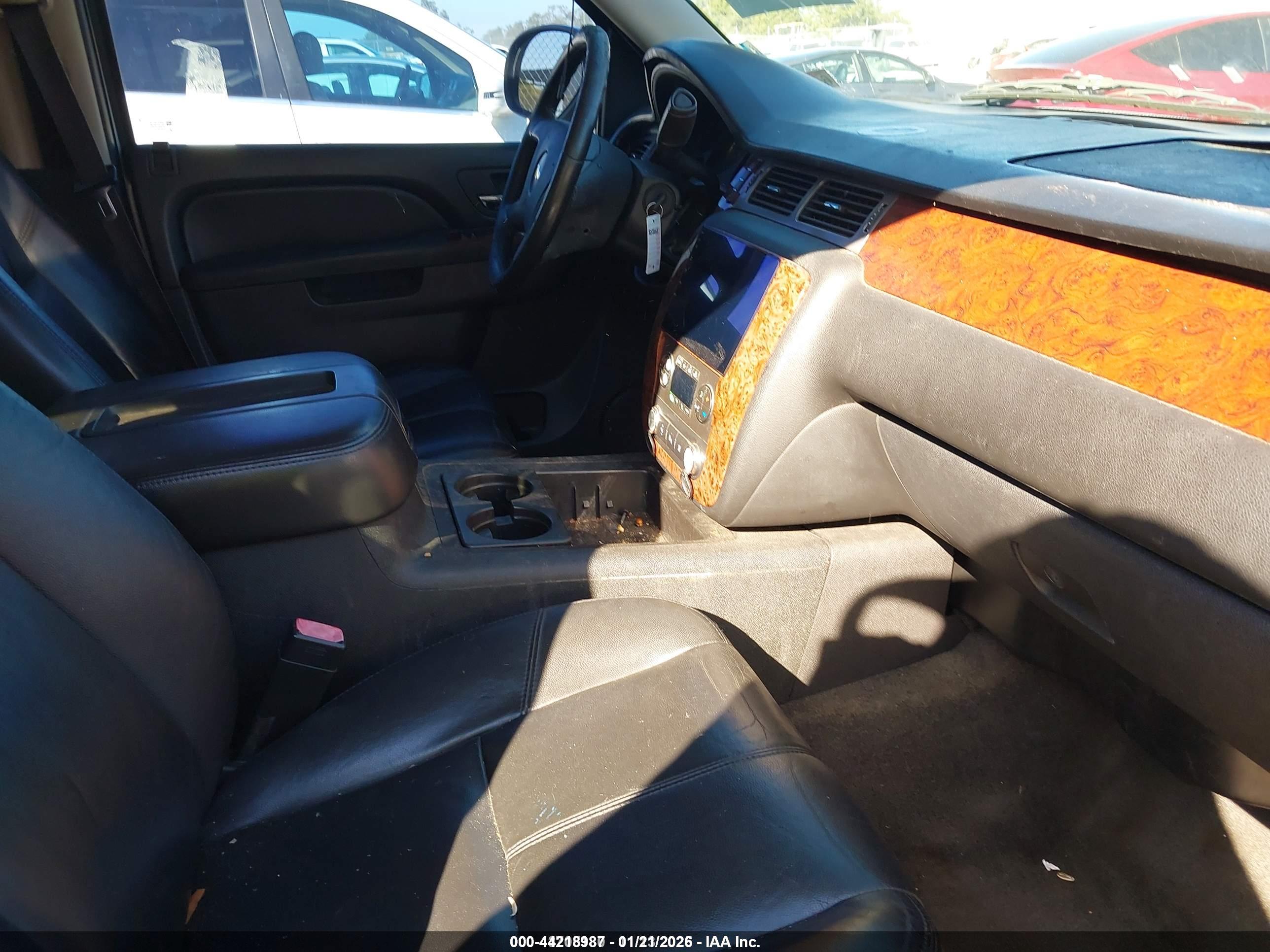 CHEVROLET TAHOE image 5