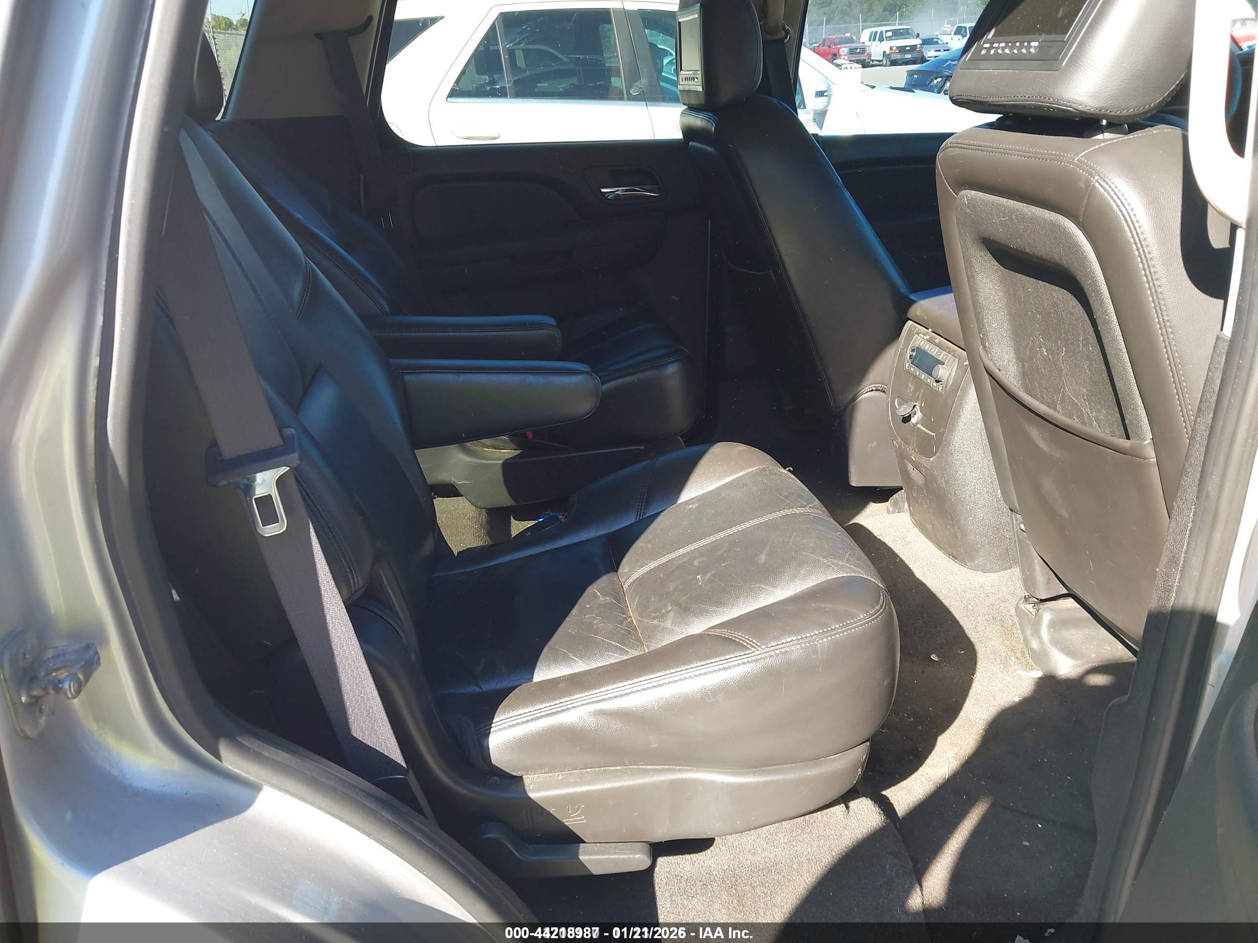 CHEVROLET TAHOE image 8