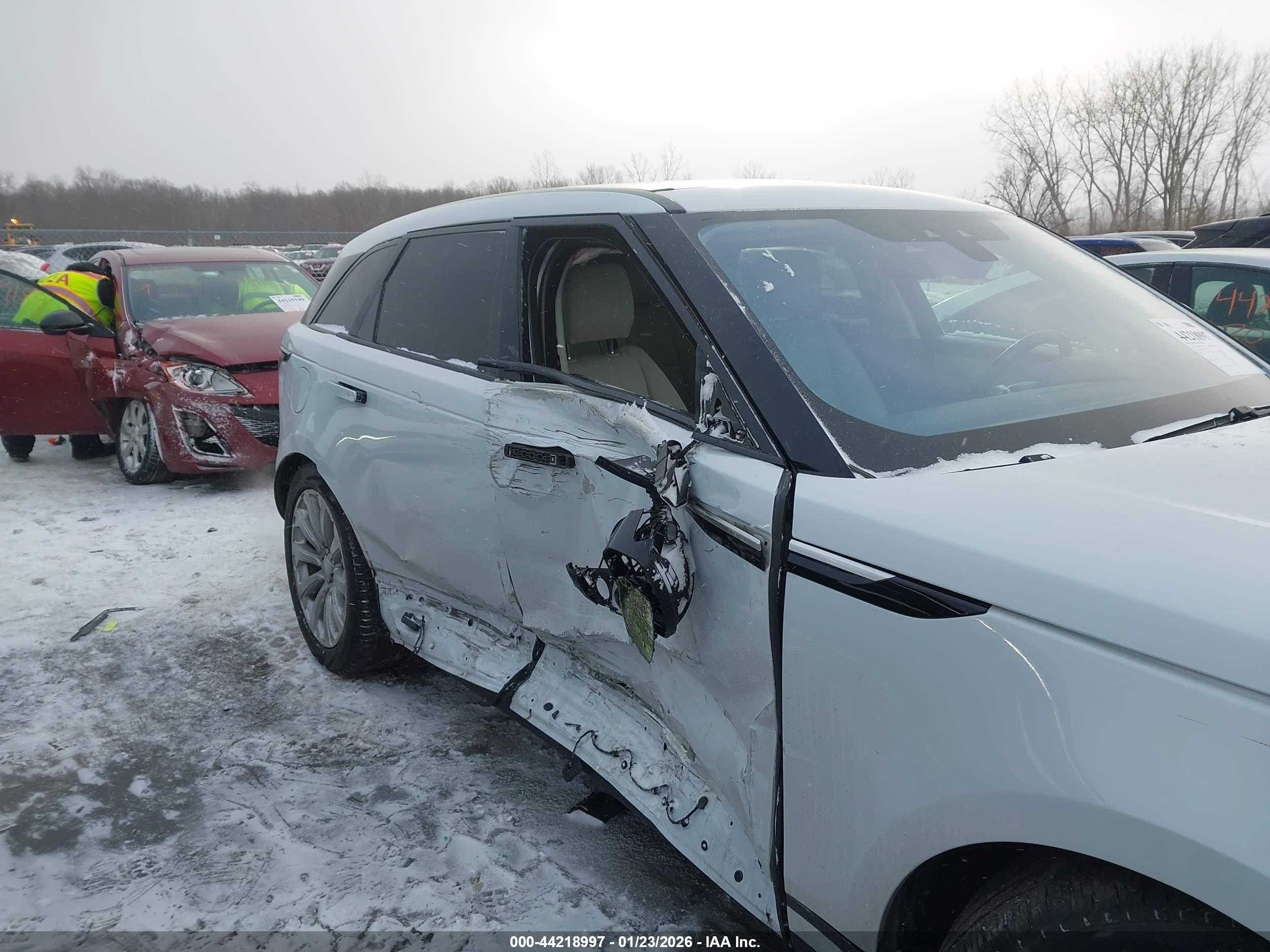 LAND ROVER image 6