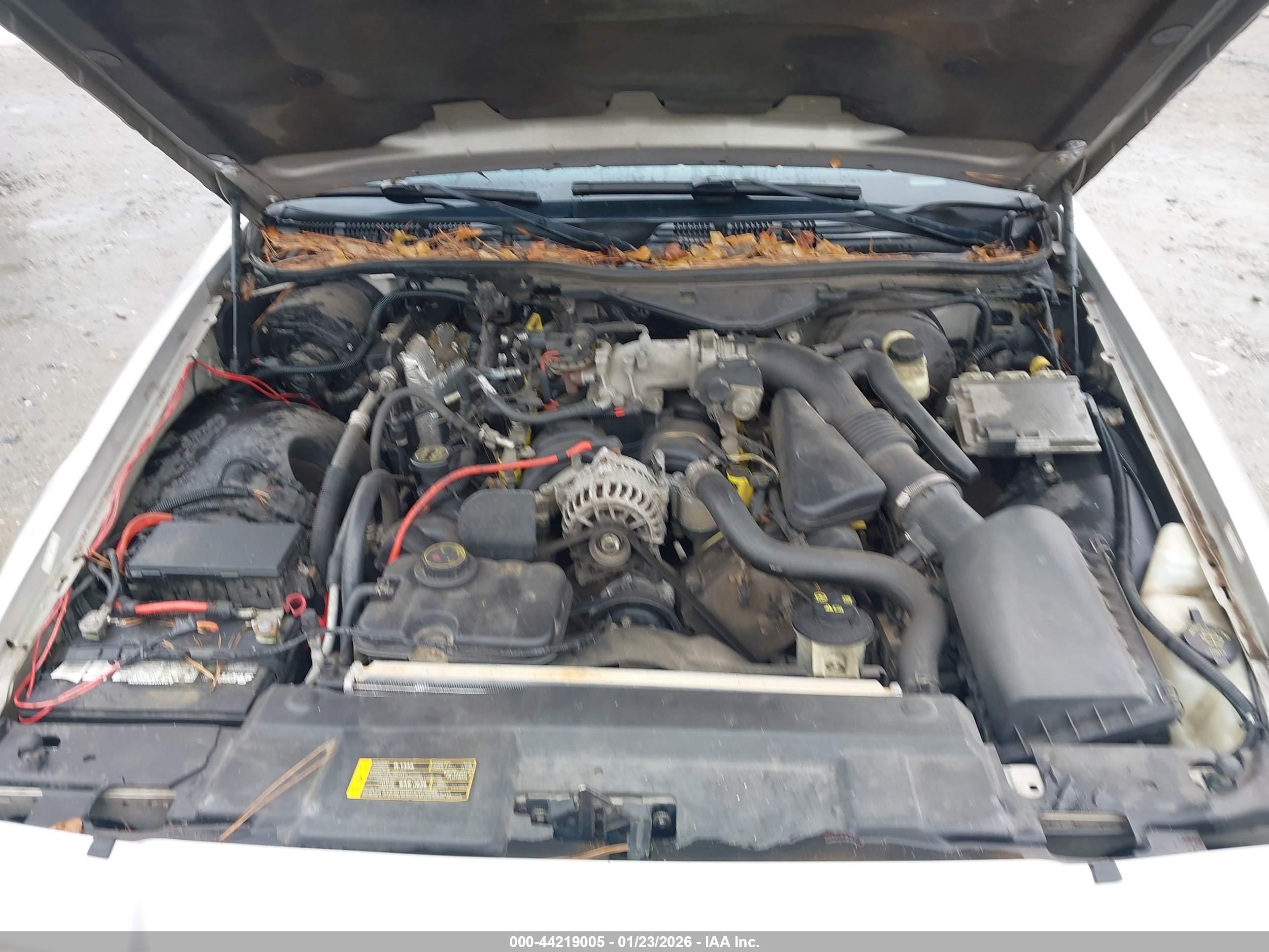 FORD CROWN image 10