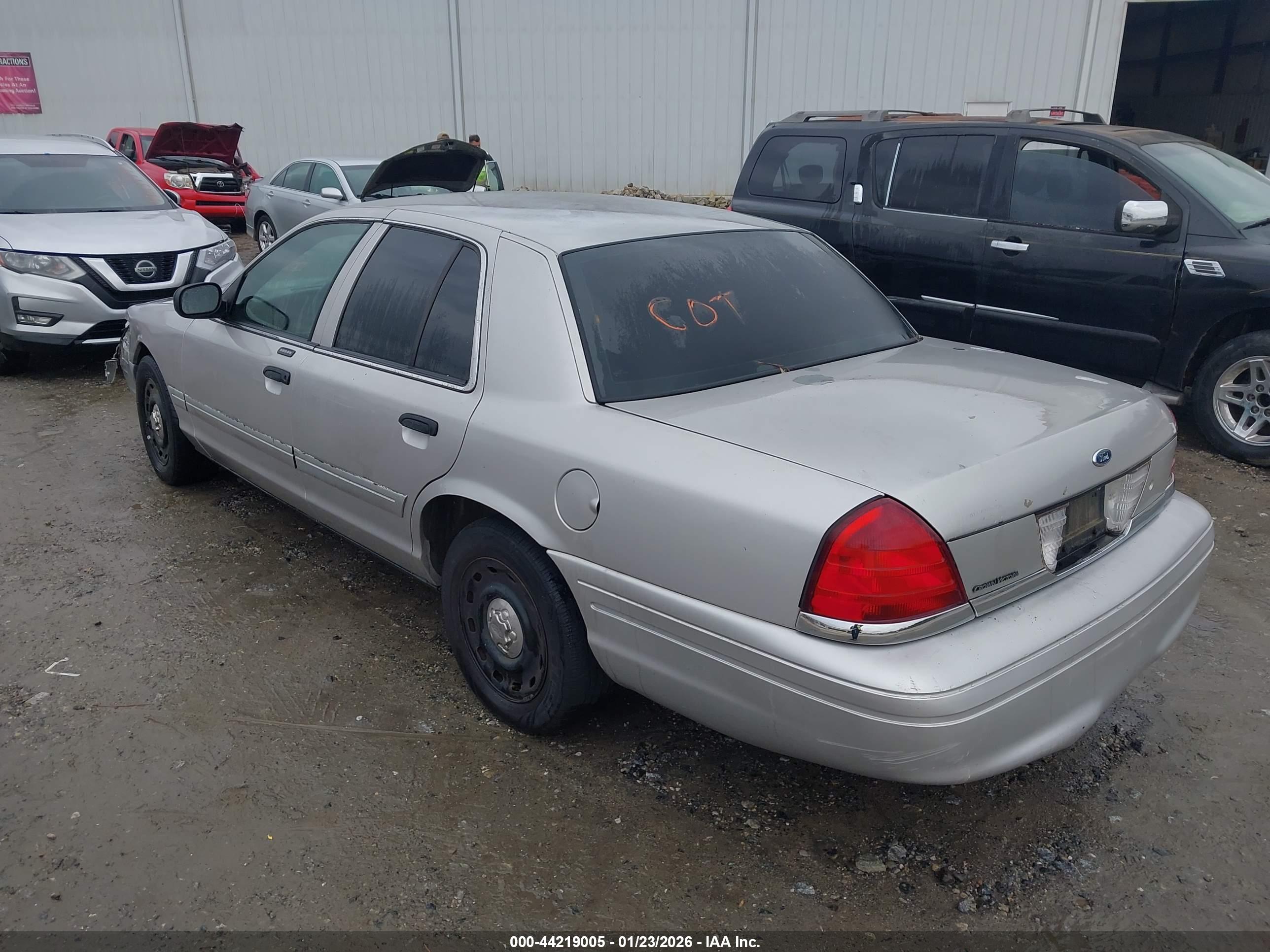 FORD CROWN image 3