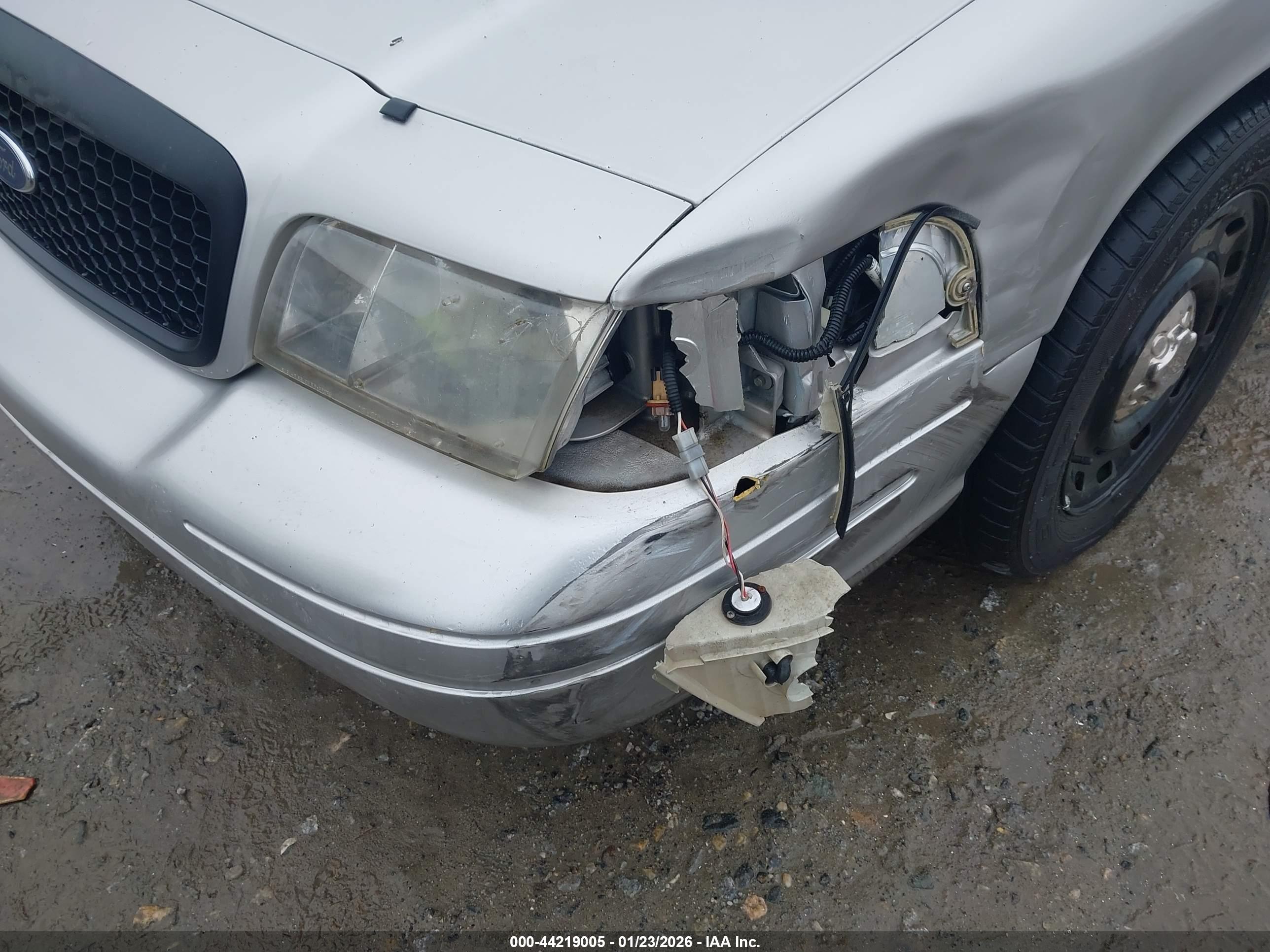 FORD CROWN image 6