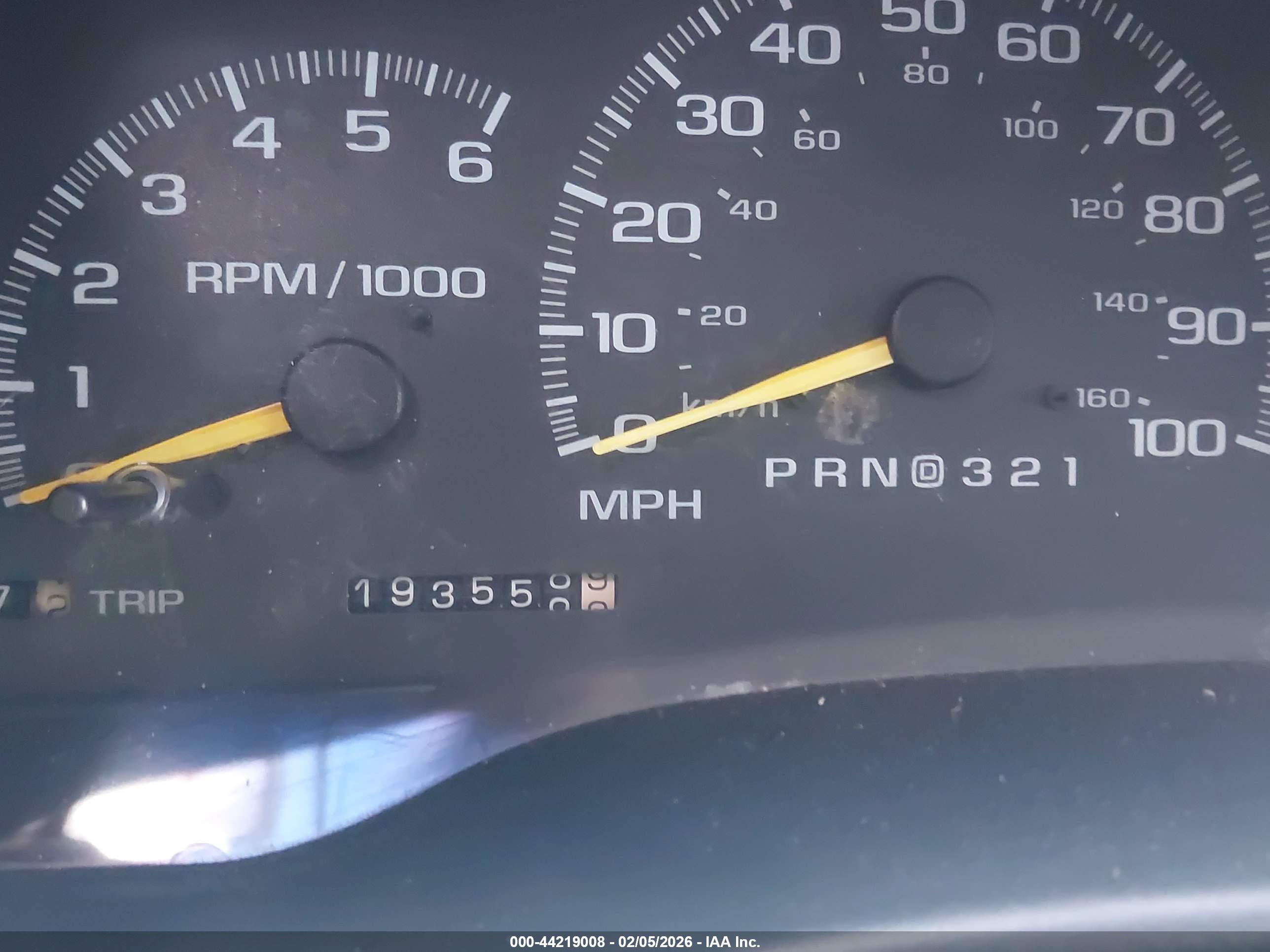 GMC SUBURBAN image 7