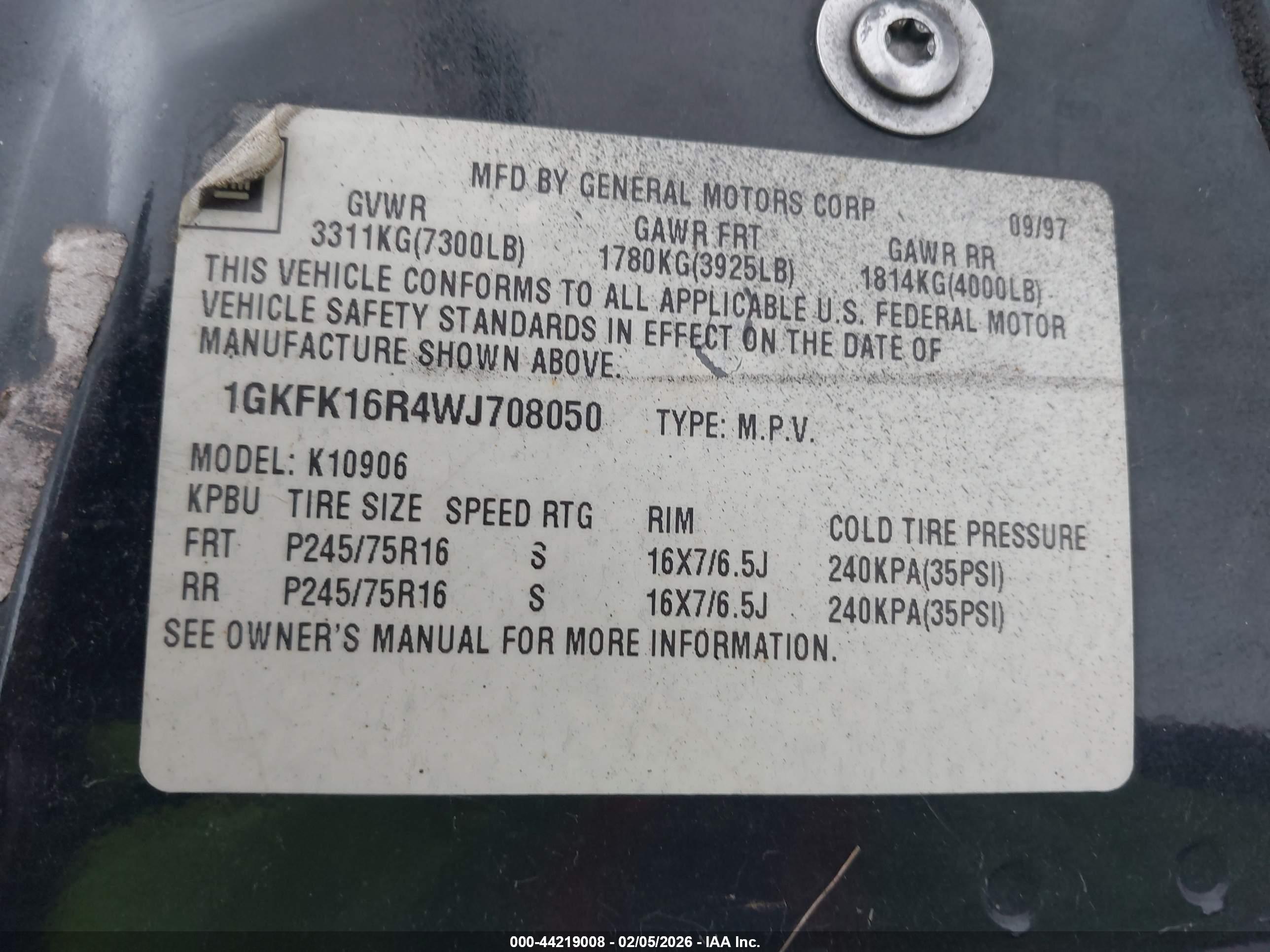 GMC SUBURBAN image 9