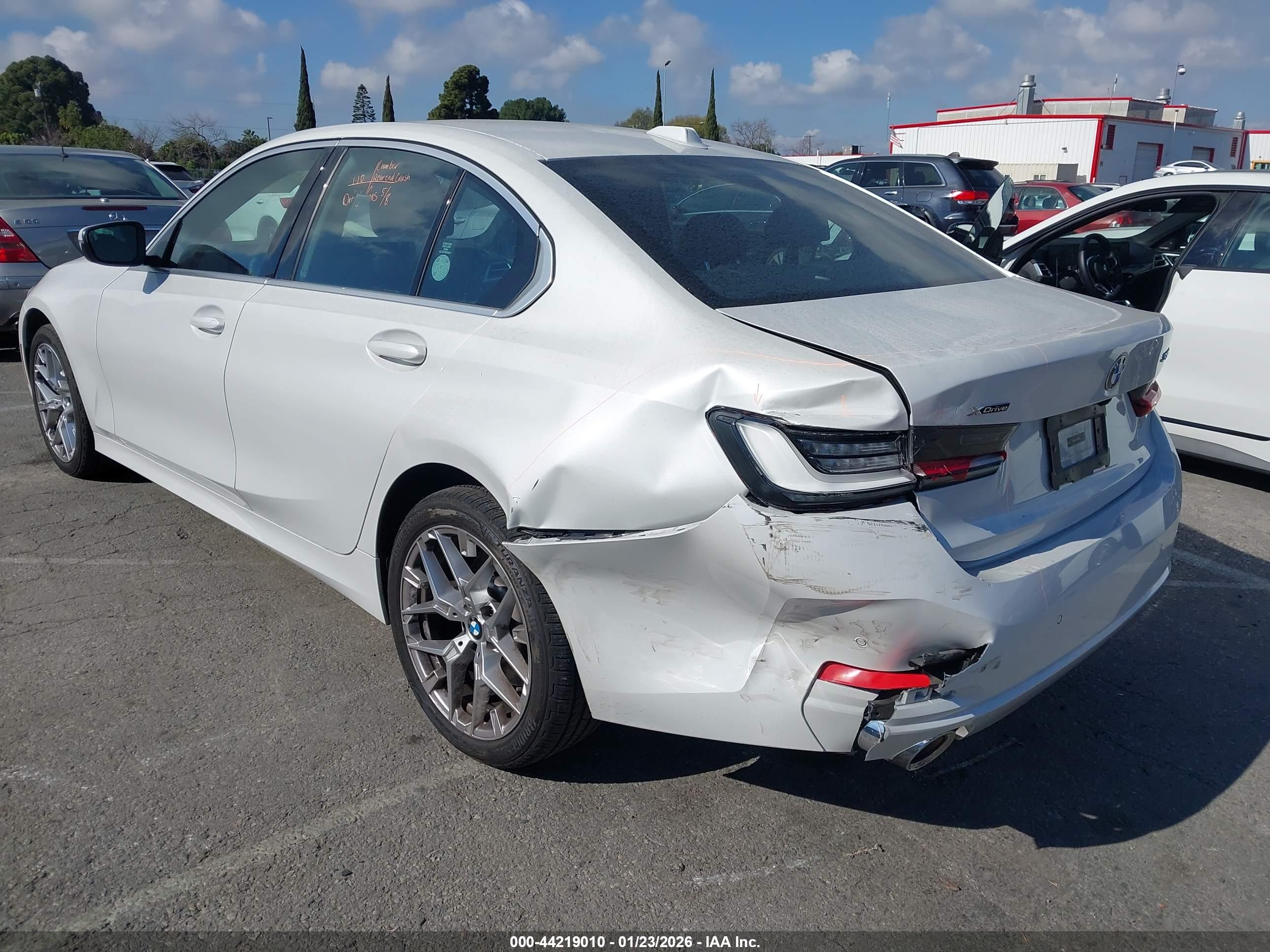BMW 330I image 3